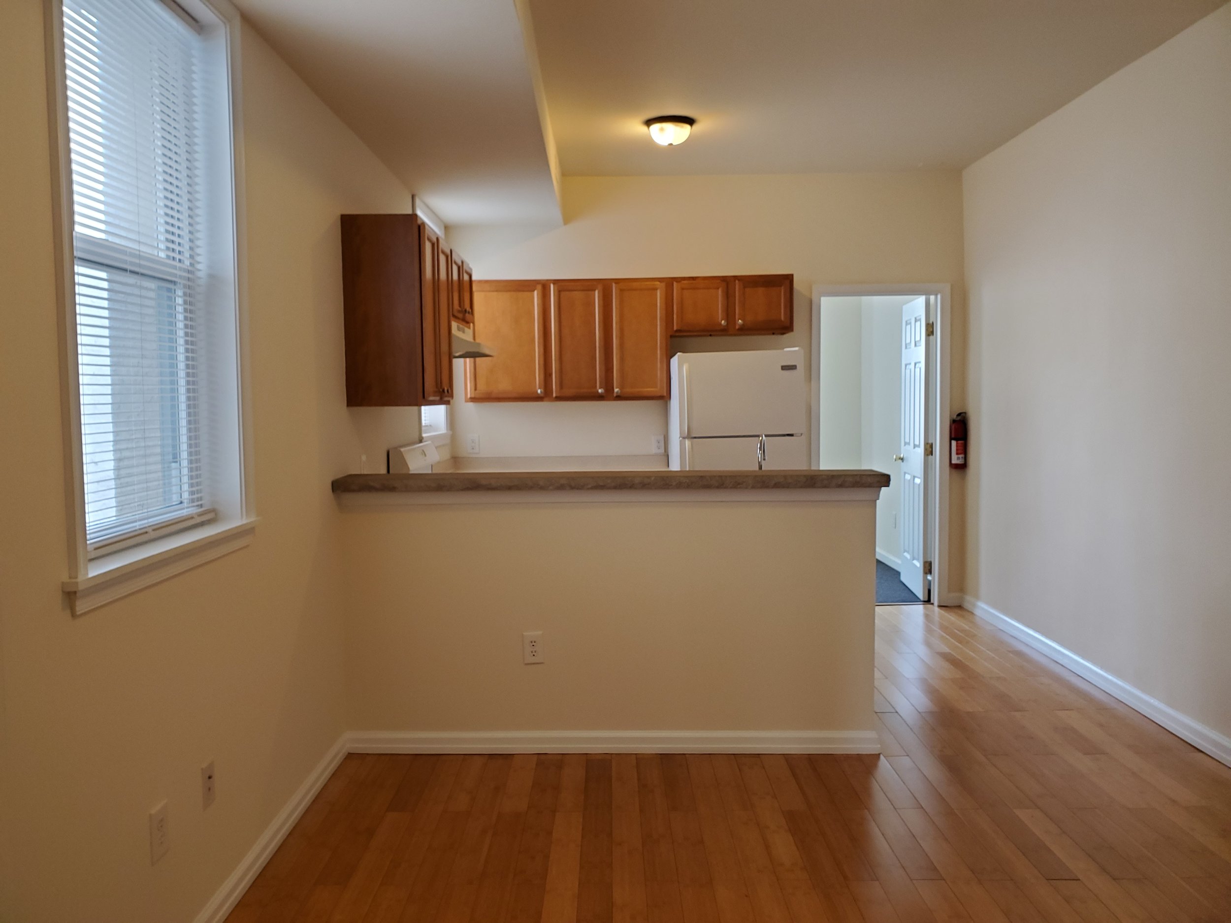 living room:kitchen.jpg