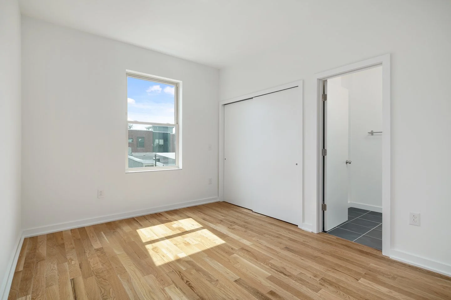 1918 E Cumberland St 3 Bedroom Unit Bedroom01.jpg