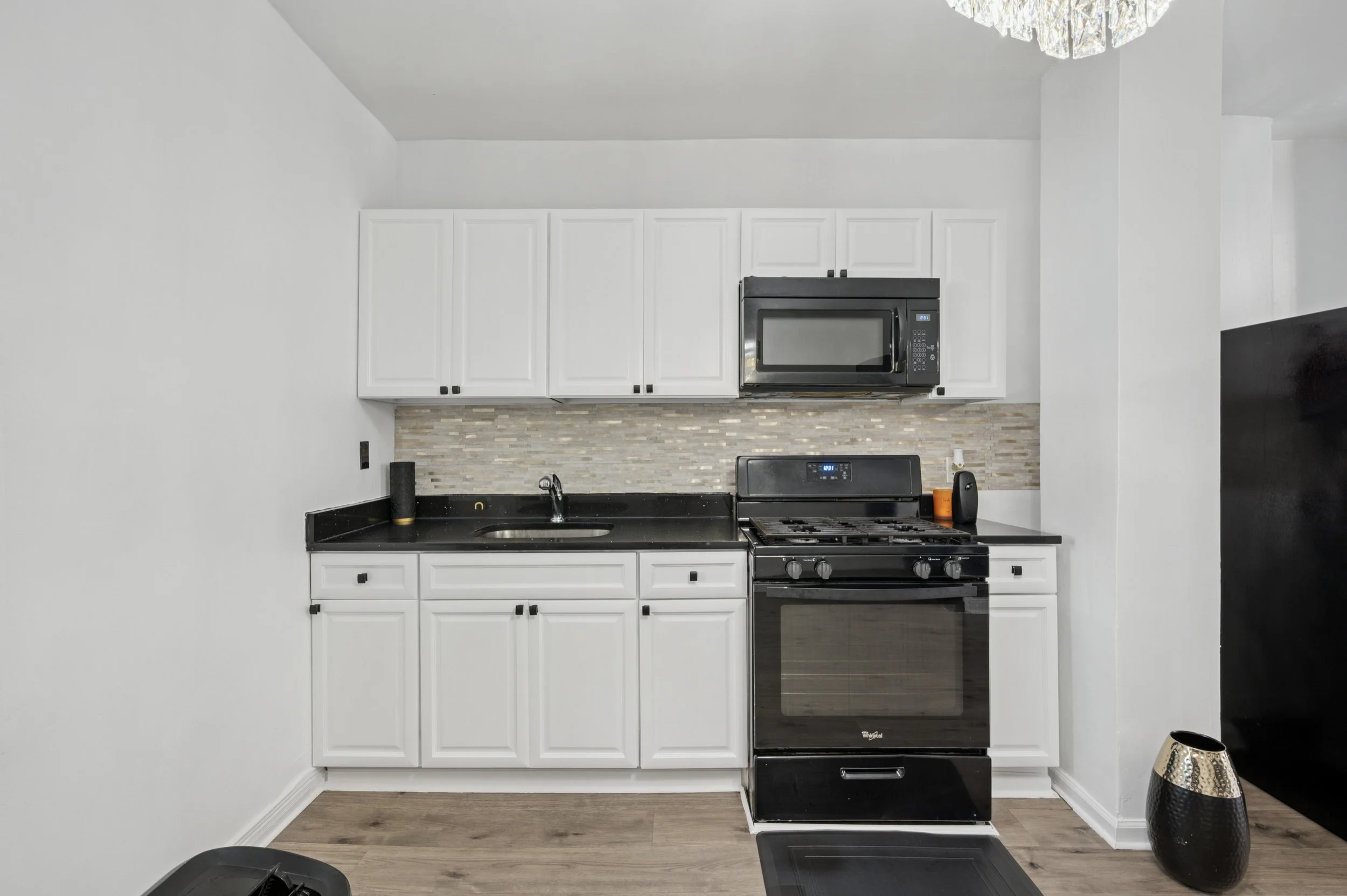 07-811 Schiller St_07.jpg