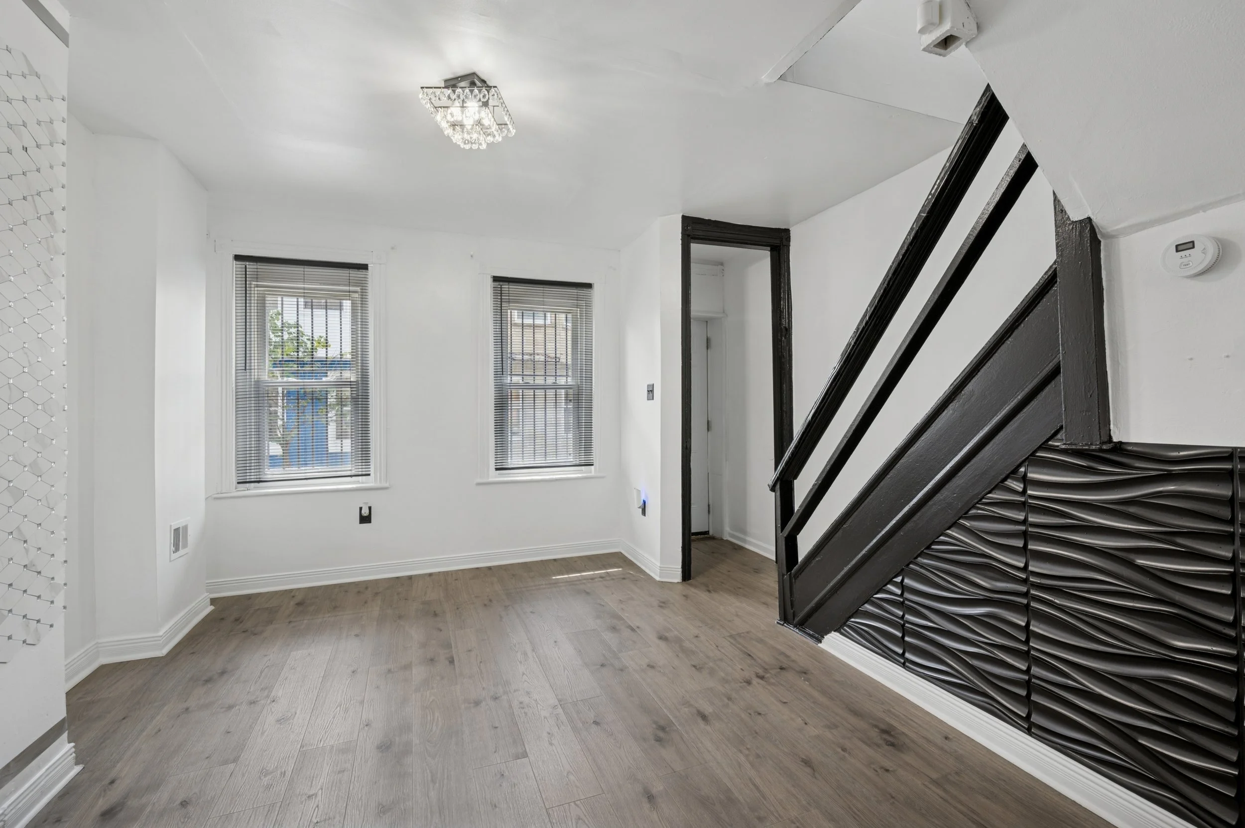 11-811 Schiller St_11.jpg