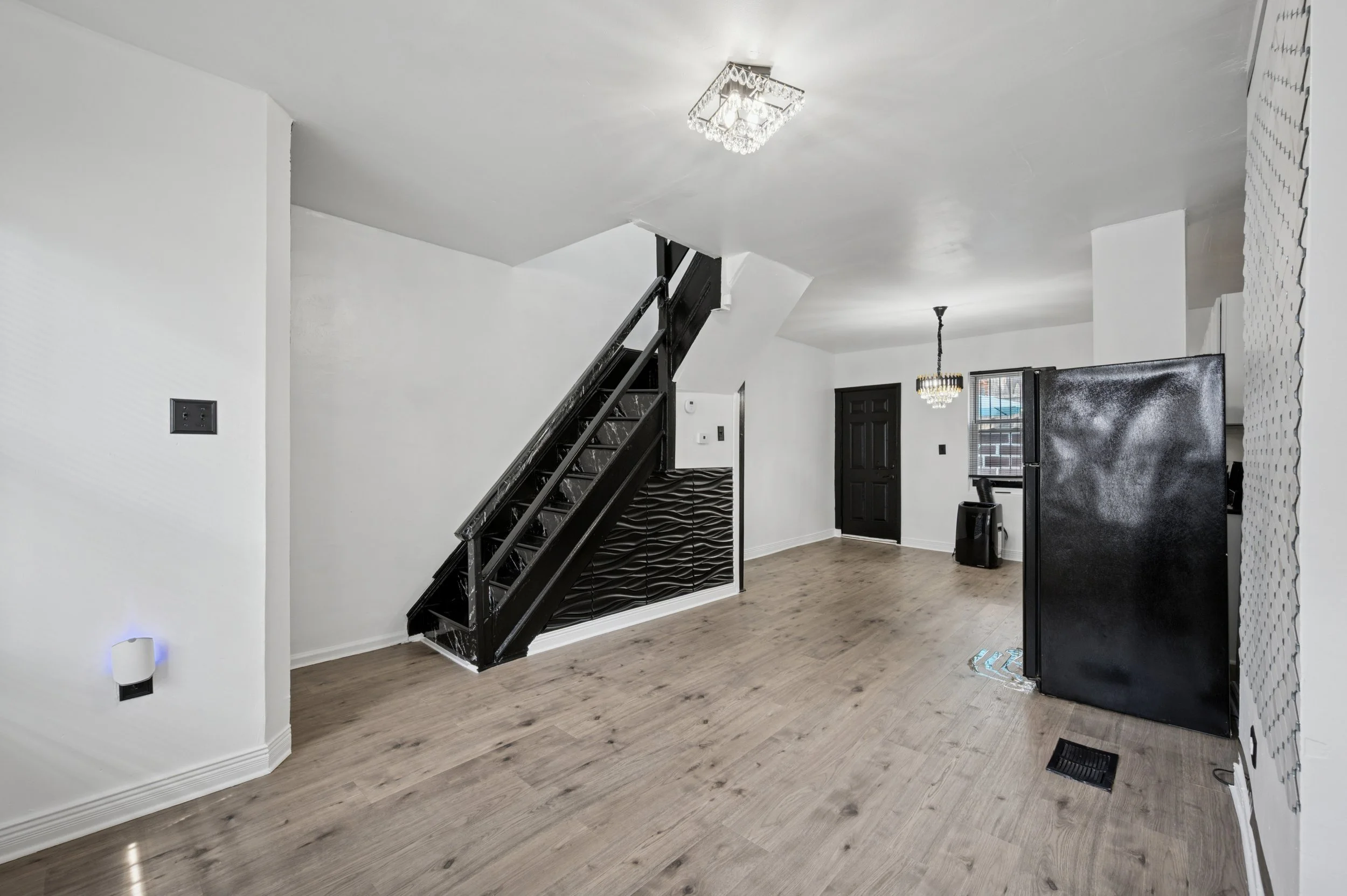 12-811 Schiller St_12.jpg