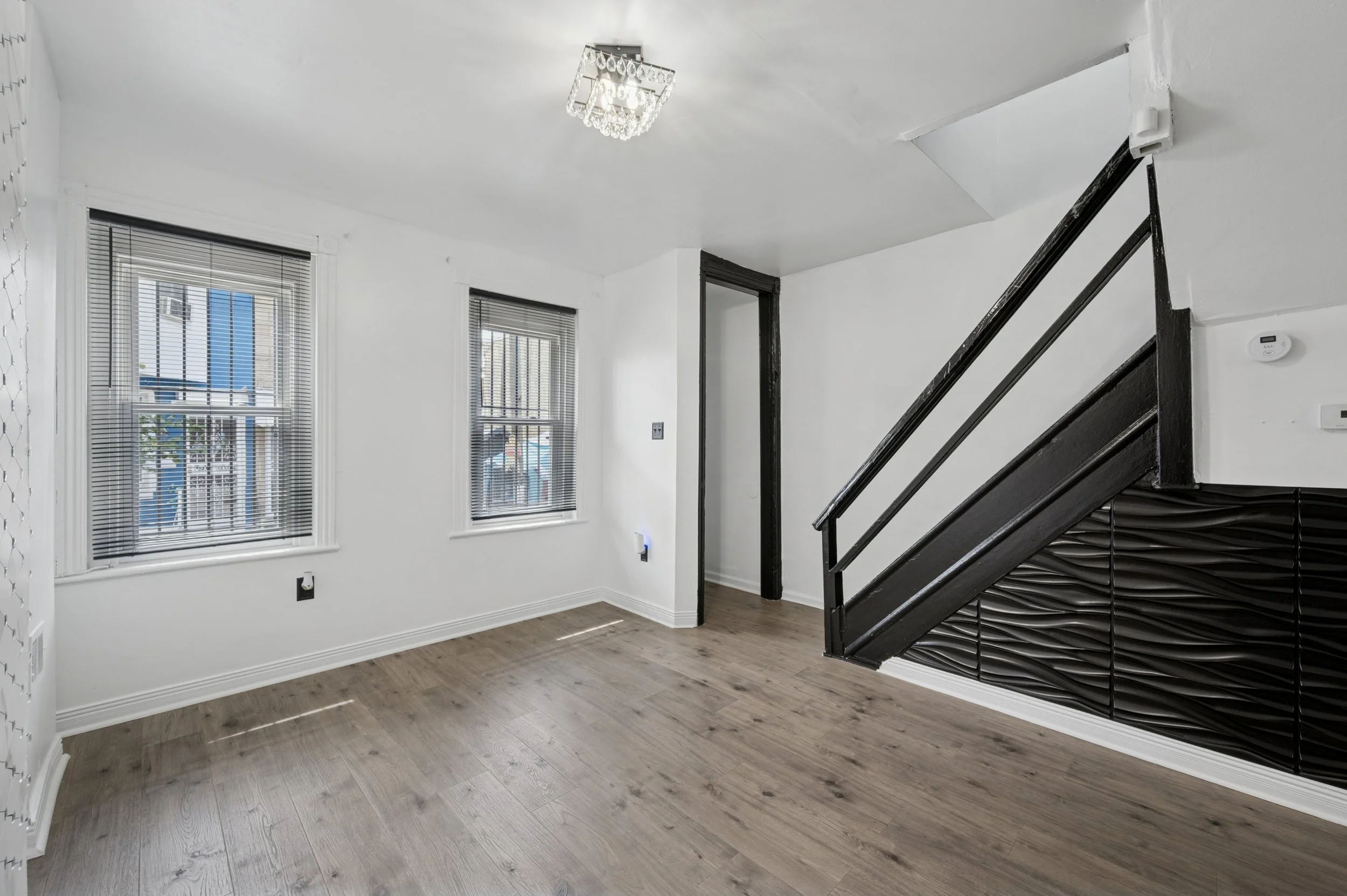 14-811 Schiller St_14.jpg