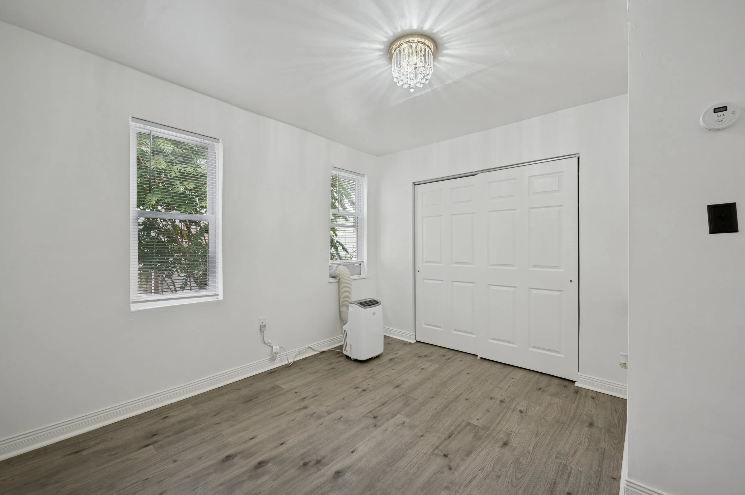 16-811 Schiller St_16.jpg