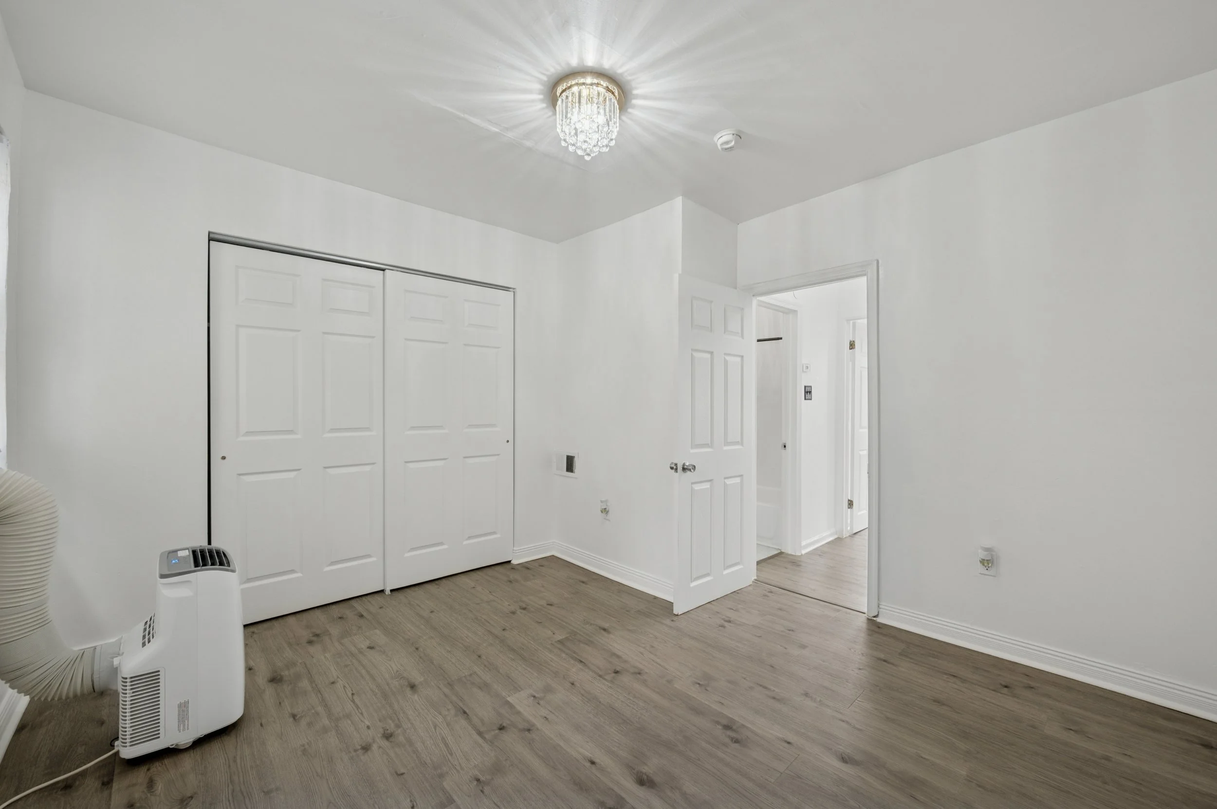 17-811 Schiller St_17.jpg