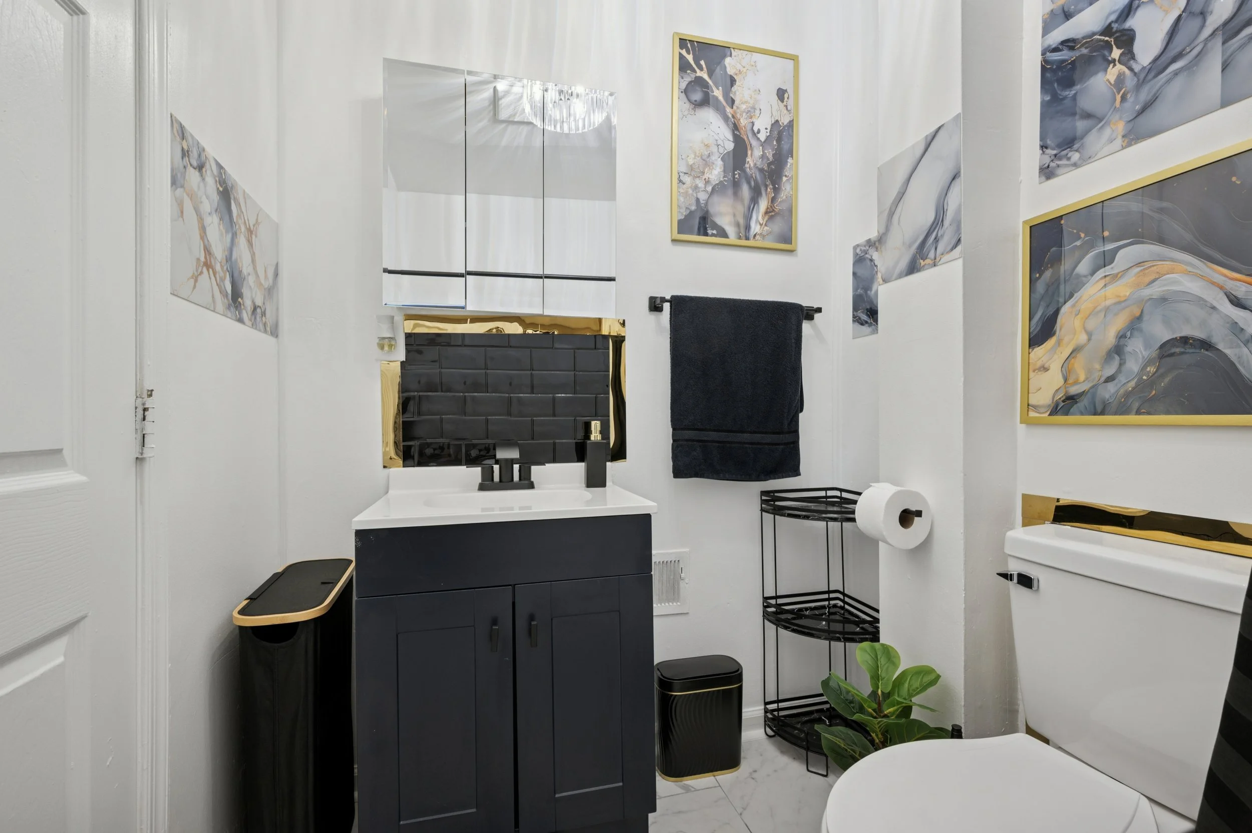 19-811 Schiller St_19.jpg