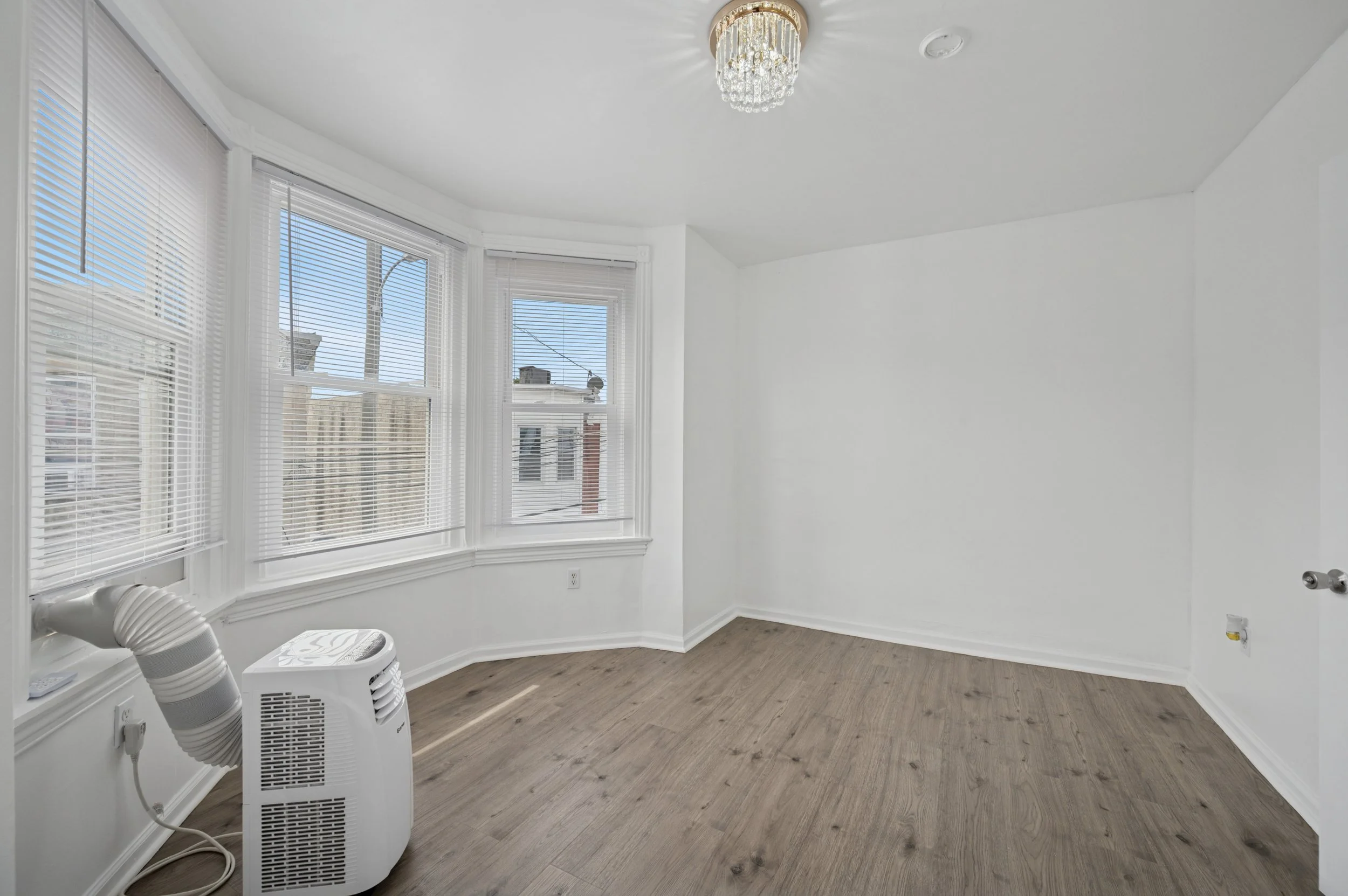 22-811 Schiller St_22.jpg