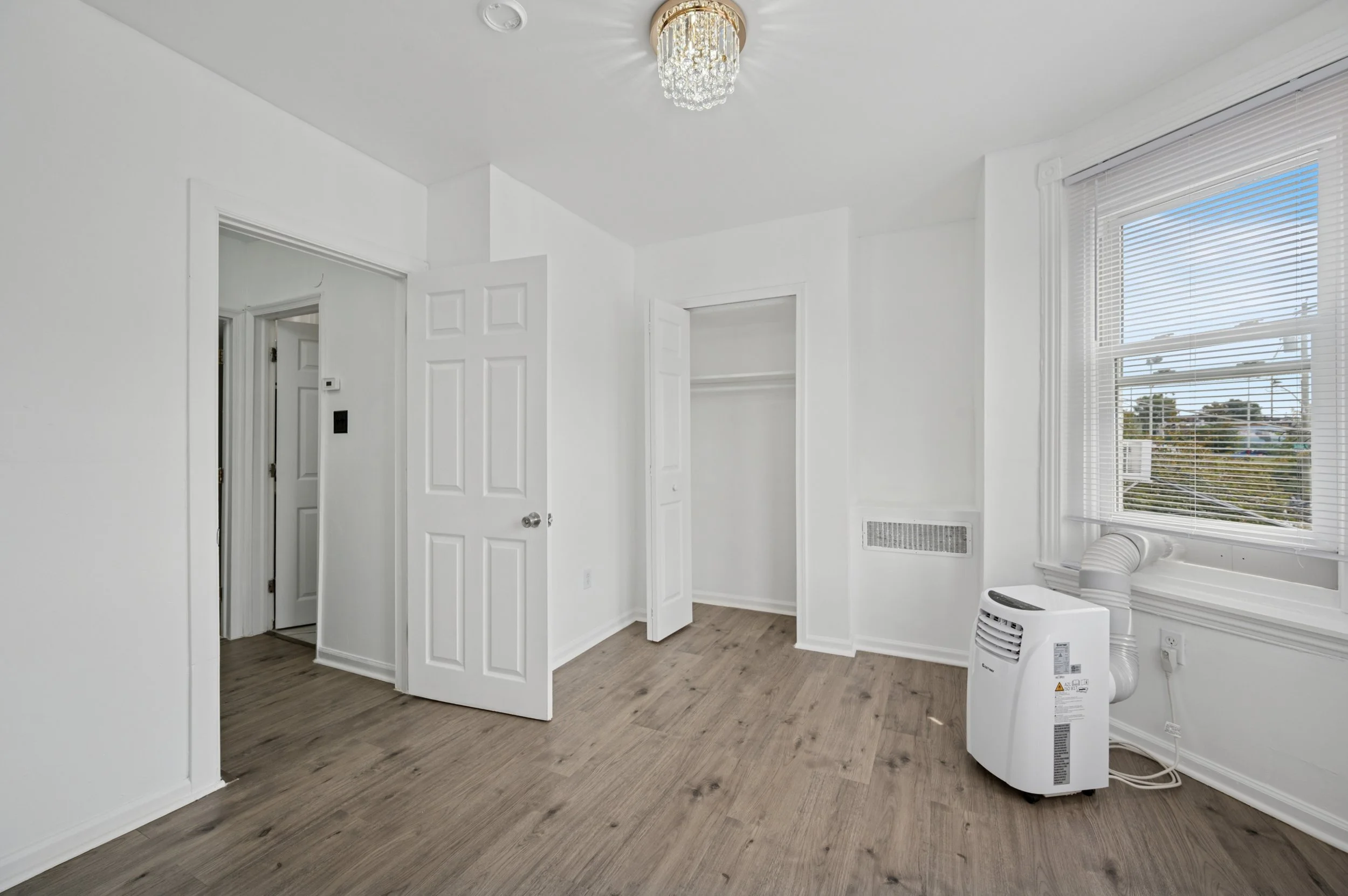 23-811 Schiller St_23.jpg