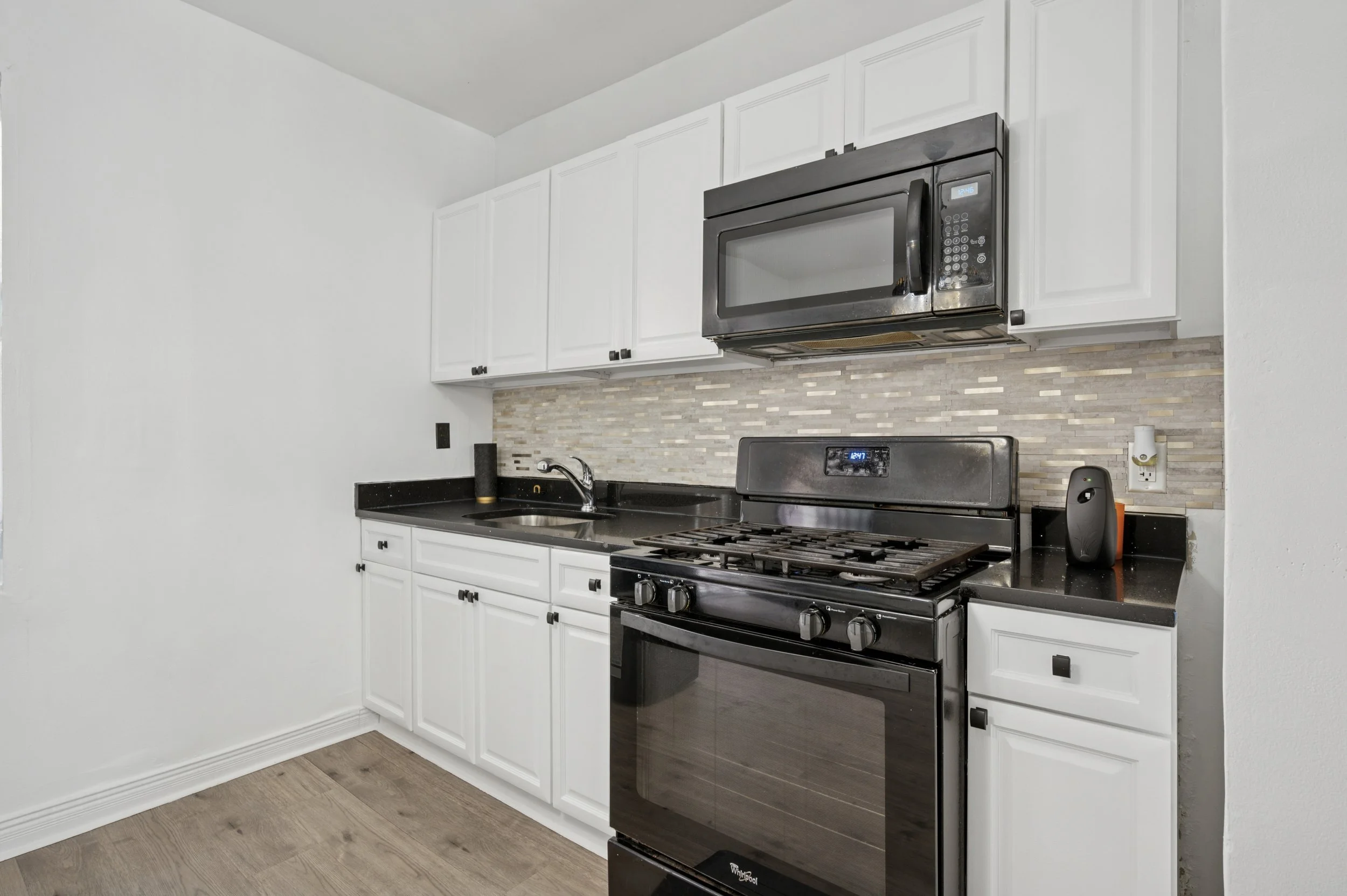 26-811 Schiller St_26.jpg
