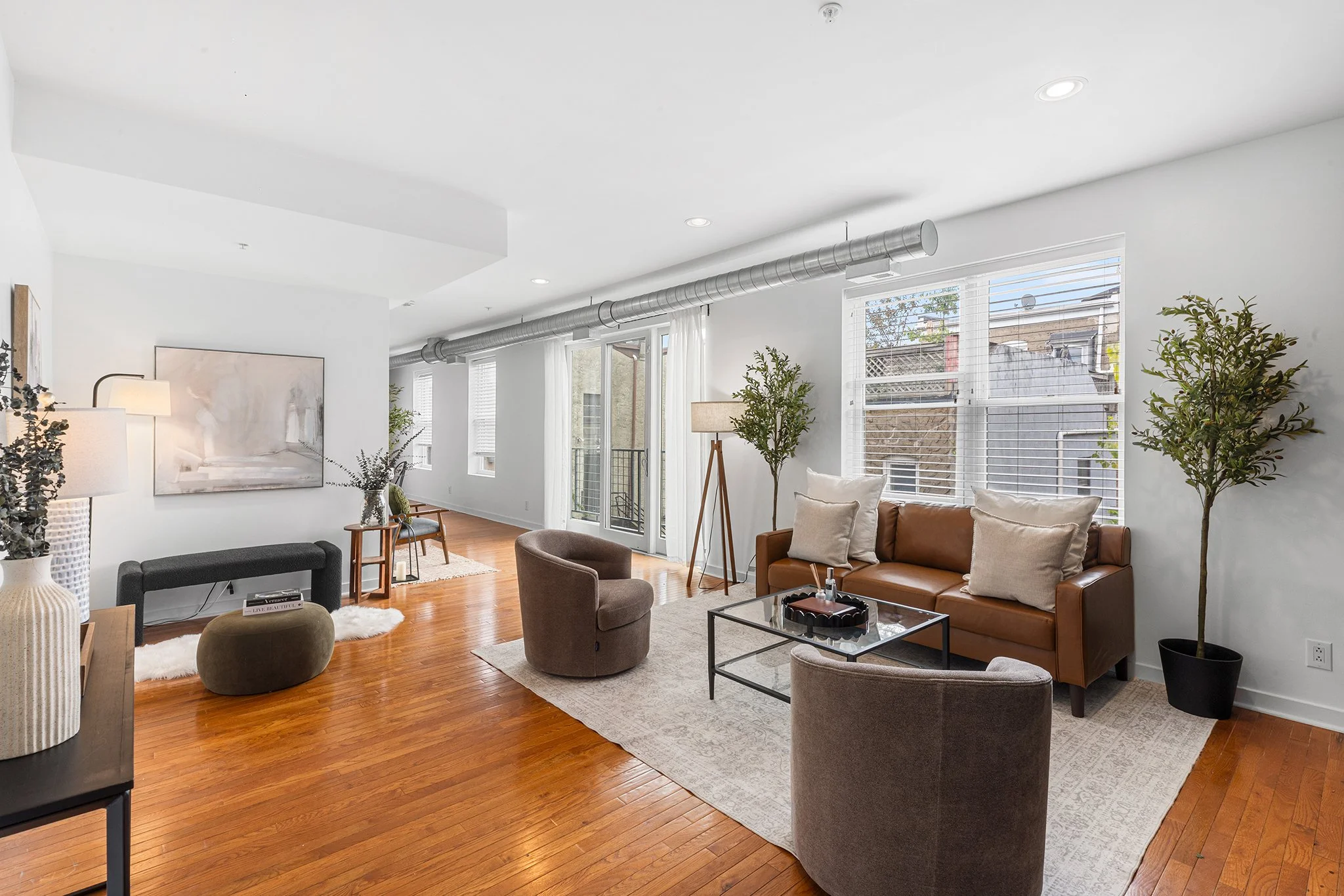 ✨JUST LISTED and OPEN HOUSE✨ Life feels easy when you&rsquo;re in the heart of Northern Liberties. 712 N 2nd Street puts you right where you want to be, just steps from coffee and the best baked good runs at @thekettleblackphilly , brunch at @north3r