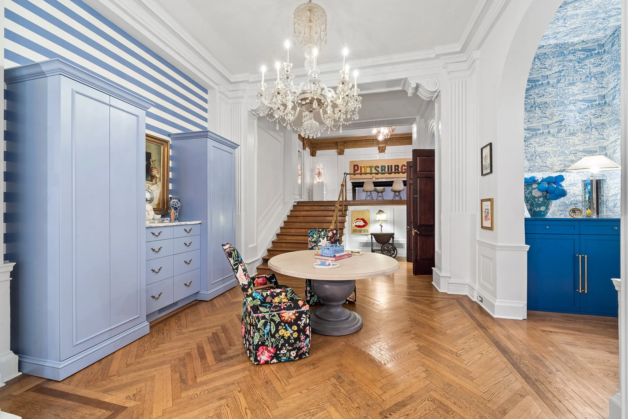 Ever seen a unicorn apartment? Meet 2009 Spruce Street Unit C! It's a legendary, disco-ball giraffe endorsed palace where your crew, your fam of 5 (heck make it 6), or your chosen family can live their sparkliest dreams. 

This isn't just an apartmen