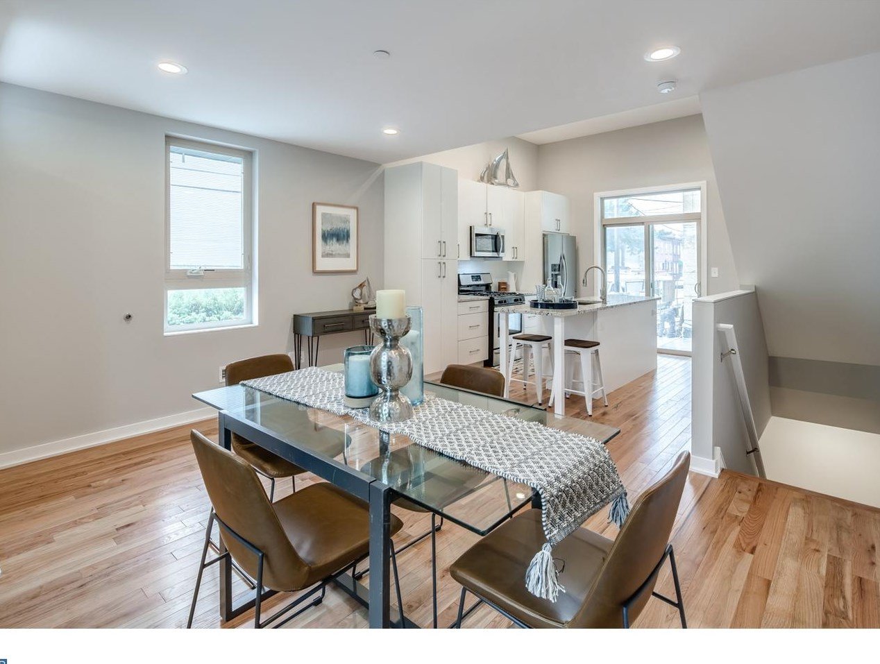 ✨RENTAL FRESH PRICE ✨ This rental has parking, a location which allows easy walkablity, and tons of space, 1,682 sqft to be exact! Enter into your airy dining and kitchen area with sliders that lead to your parking. The multi-level second floor featu