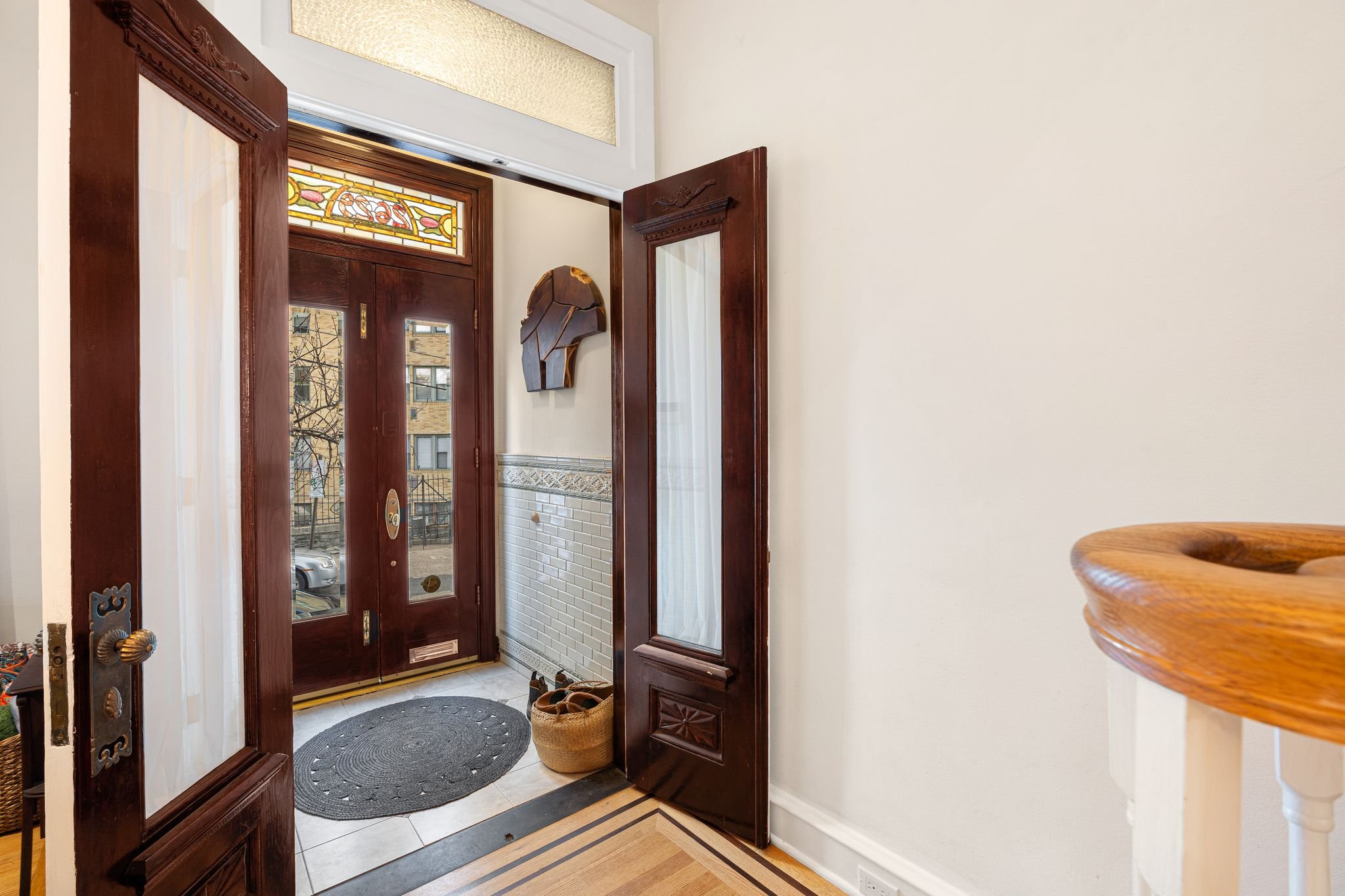 ✨JUST LISTED and OPEN HOUSE✨  Welcome to your #fairmount home. Just steps to the Art Museum, the Schuylkill River trails, nearby Brewerytown hot spots, and of course Fairmount favs. Step through your original double doors into the sunny vestibule. An