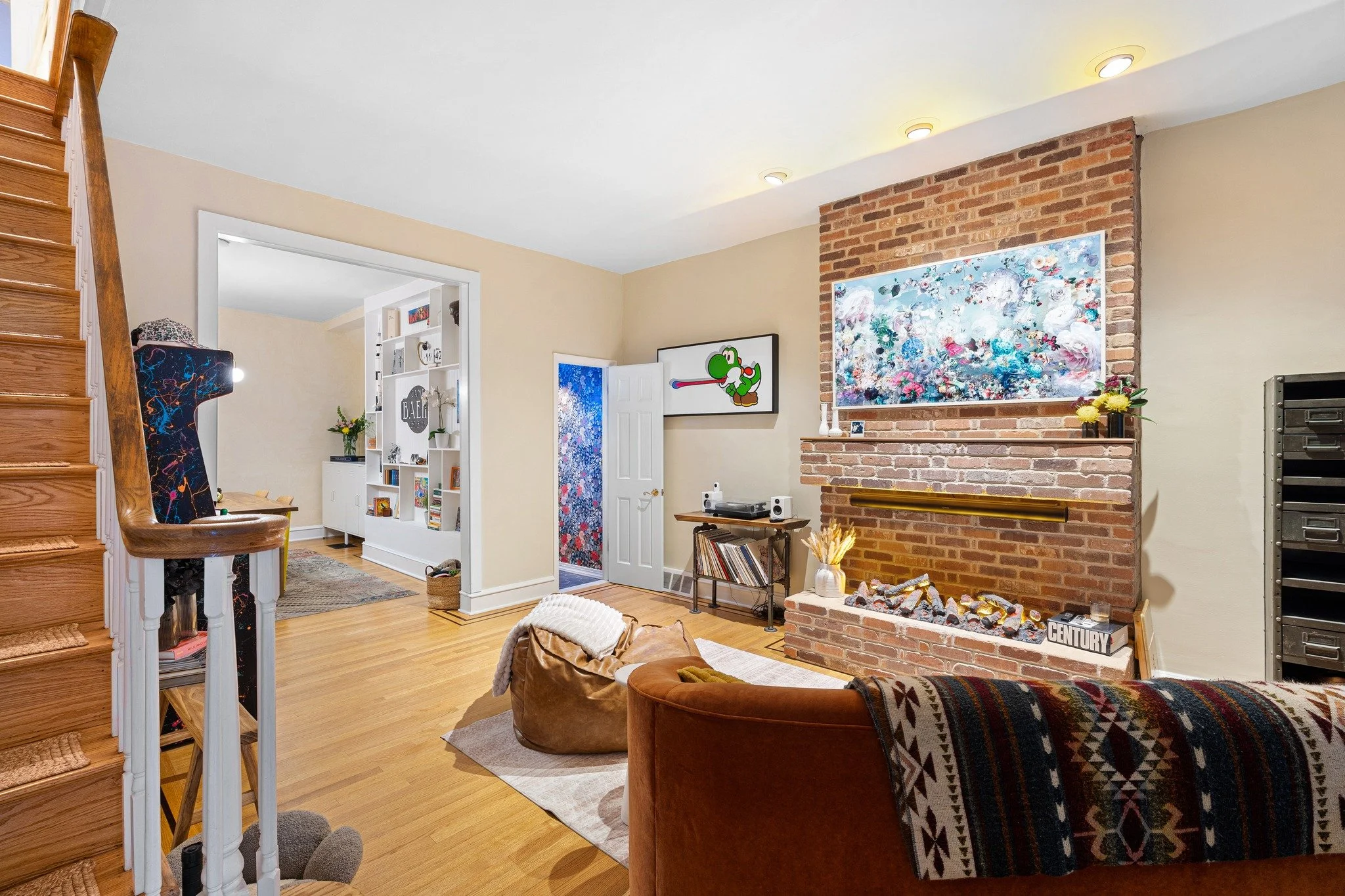 Meet 2629 Aspen St. A move-in-ready rowhome in #fairmount just around the corner from the Philadelphia Art Museum and very ready to steal your heart 💕. With 1,456 sq ft, 3 bedrooms, and all the charm, this one is giving &ldquo;classic Philly with ze