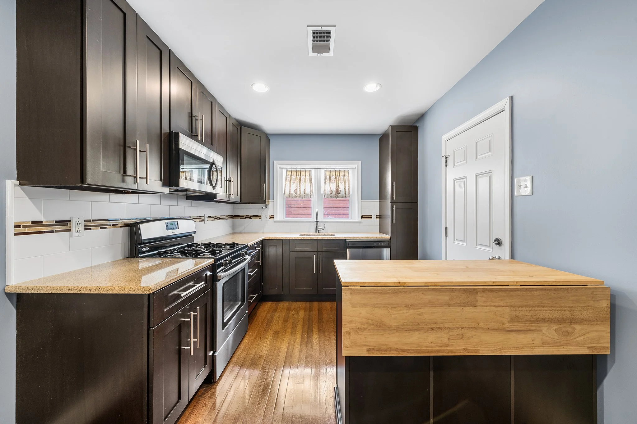 2943 E Thompson St Philadelphia, PA-12.jpg