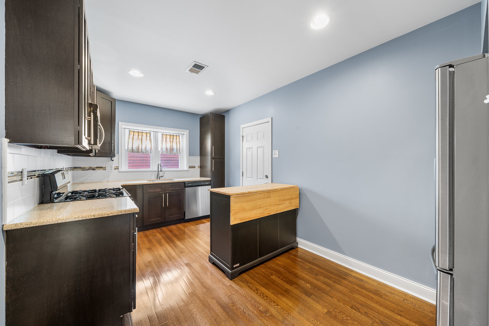 2943 E Thompson St Philadelphia, PA-11.jpg