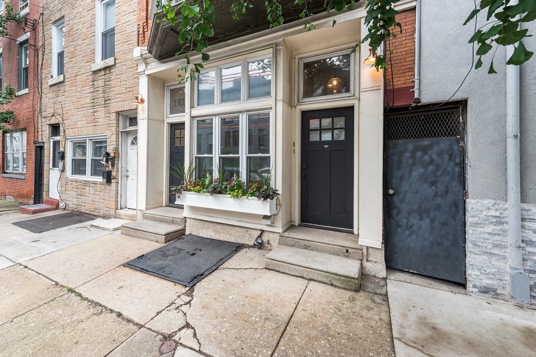 ✨RENTAL HIGHLIGHT✨ If a big ol snowstorm teaches you anything it's you better love where you live! Check out this #oldekensington  rental we have that it centrally located that even when the snow piles up you can walk to be social and grab a beer at 