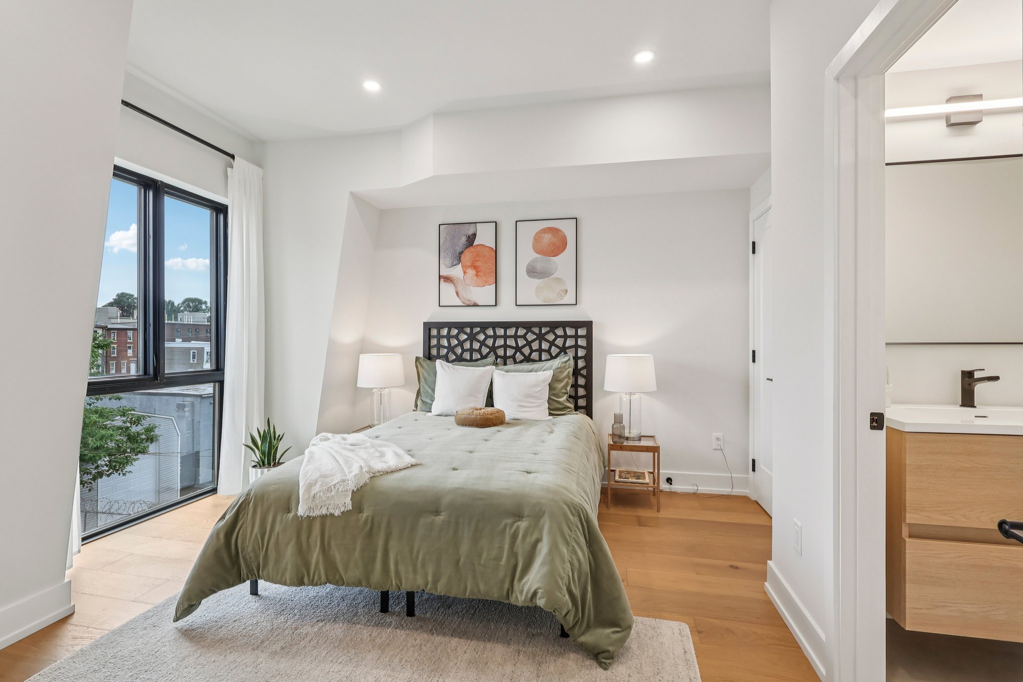 23-web-or-mls-W Lippincott St-S2806-023.jpg