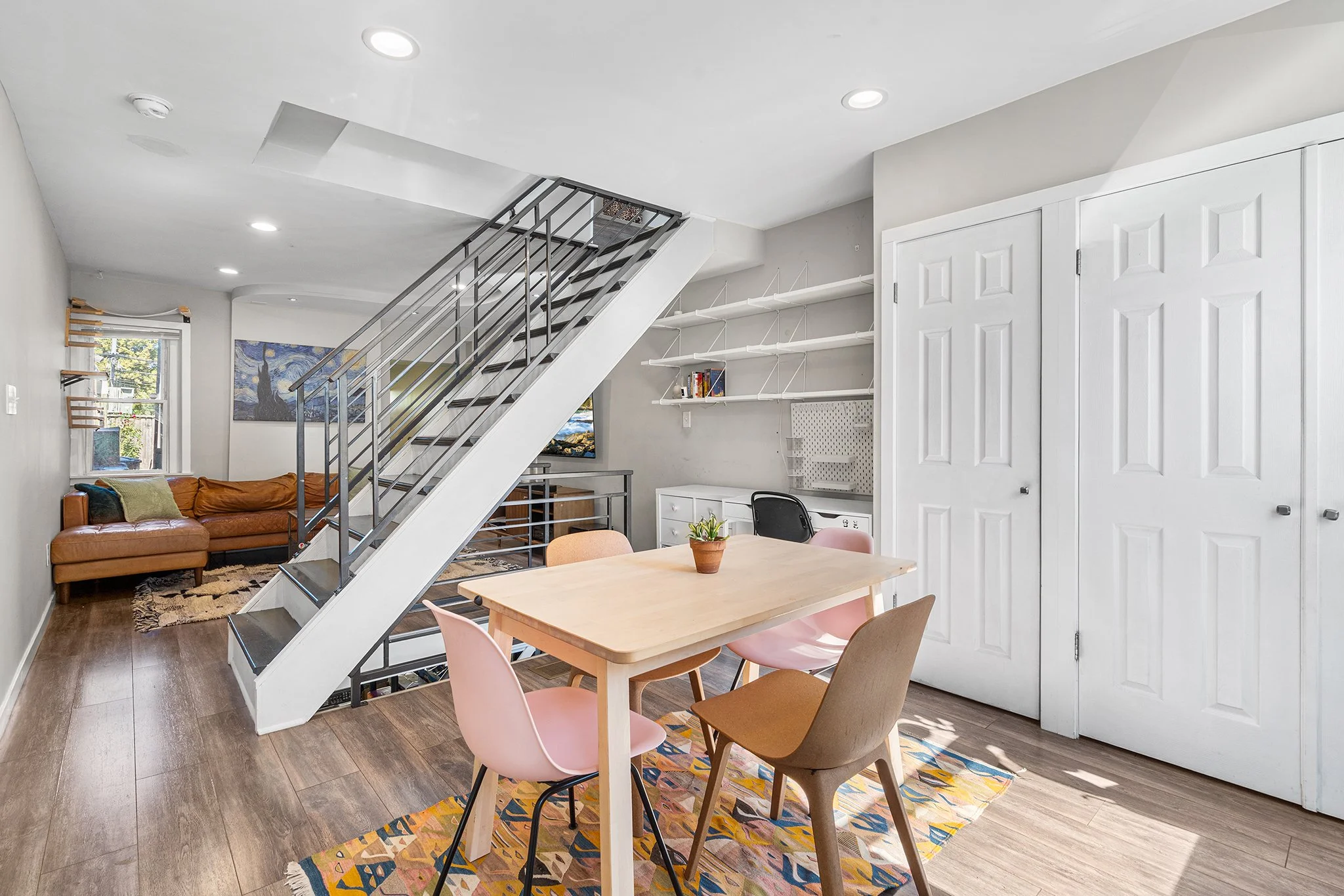 ✨JUST LISTED✨ Who wants to live in East Kensington for under $260k 🙋&zwj;♀️. Get your cutie pie home in a fantastic totally walkable (and bikeable) location to not only East Kenzo hot spots but all that Fishtown has to offer. 10 mins to the York-Dau
