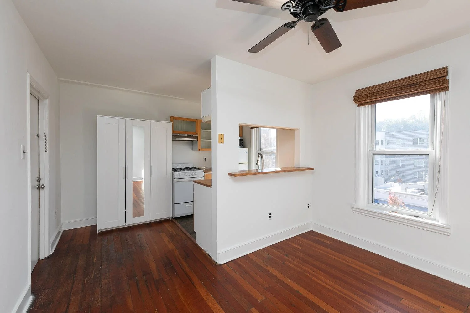 4373 Main Street #3F