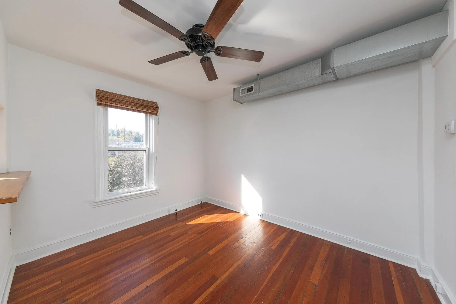 4373 Main St 3R and 3F-large-005-005-Main St Units 3F and 3 R005-1500x1000-72dpi.jpg