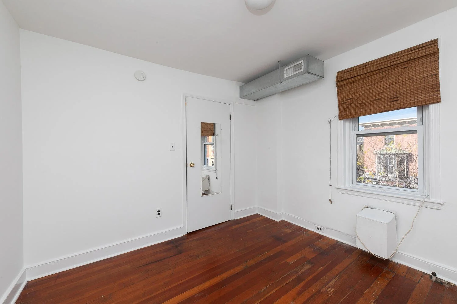 4373 Main St 3R and 3F-large-010-014-Main St Units 3F and 3 R010-1500x1000-72dpi.jpg