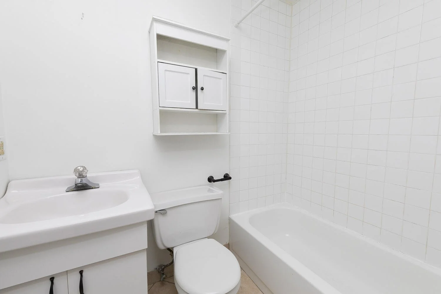 4373 Main St 3R and 3F-large-008-011-Main St Units 3F and 3 R008-1500x1000-72dpi.jpg