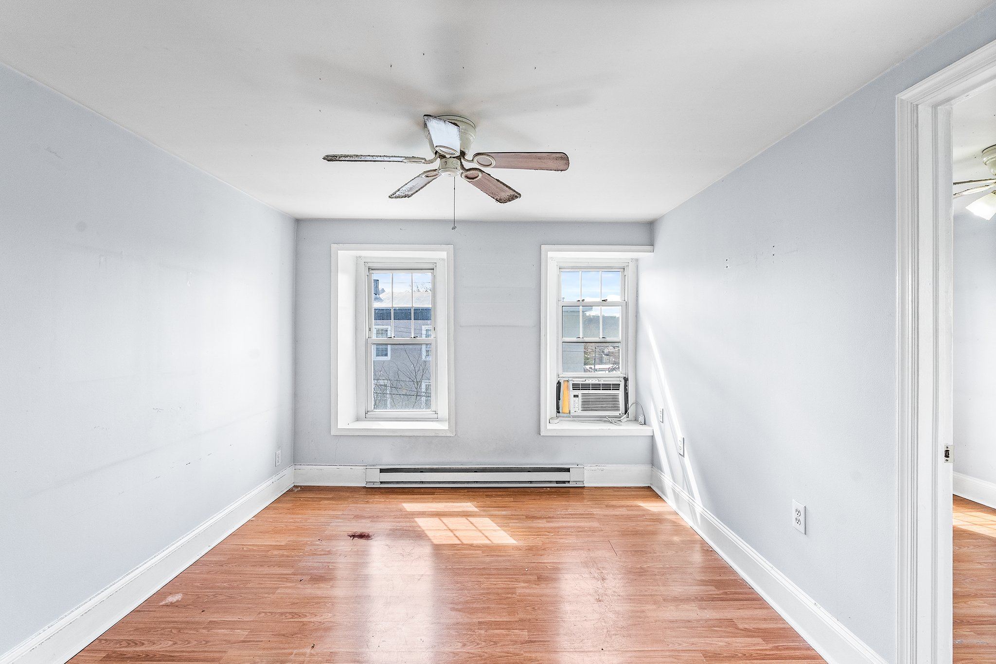 3349 Conrad St-10.jpg