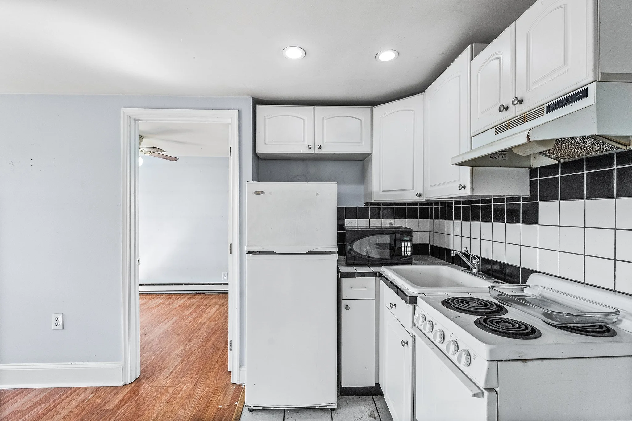 3349 Conrad St-05.jpg