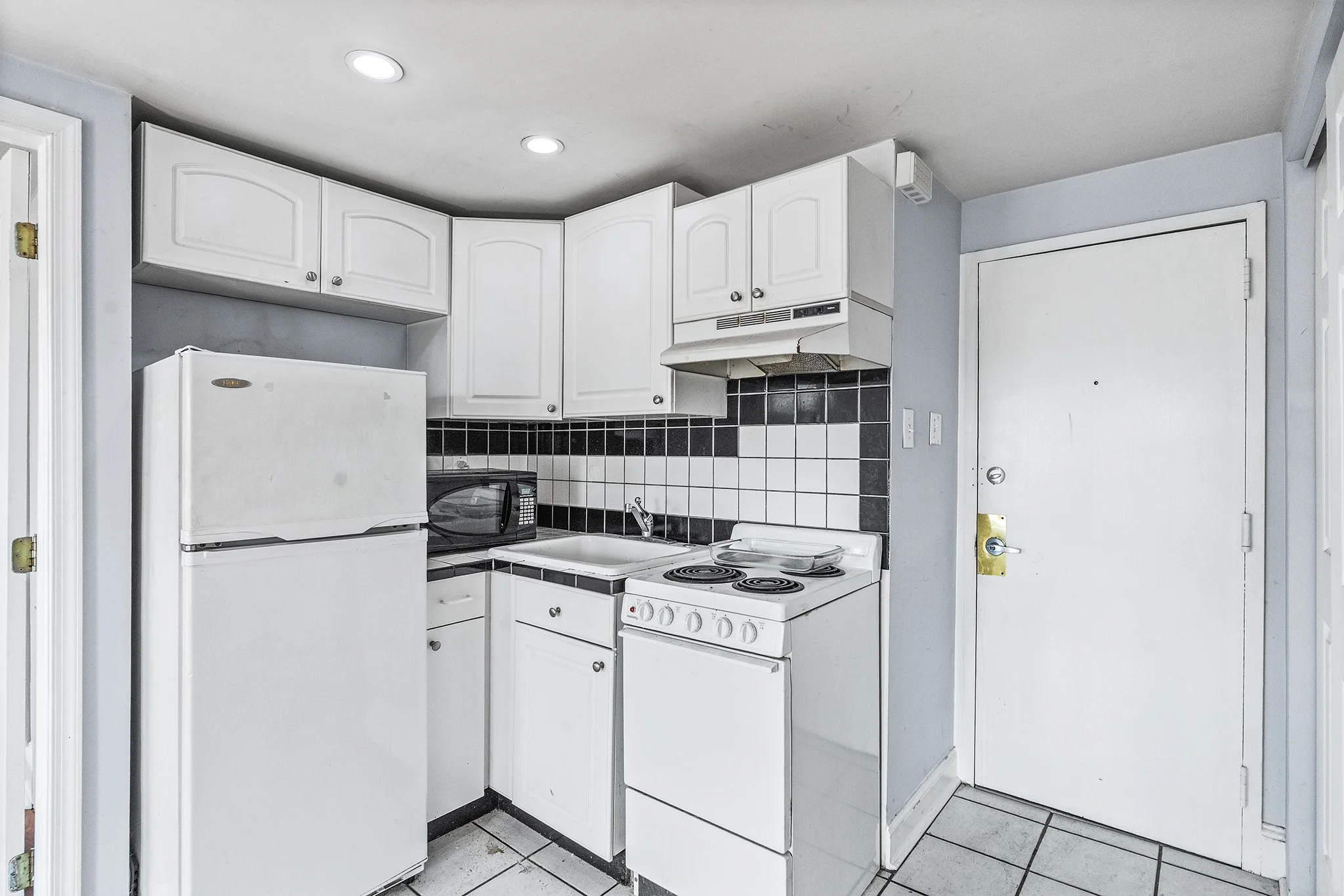 3349 Conrad St-06.jpg