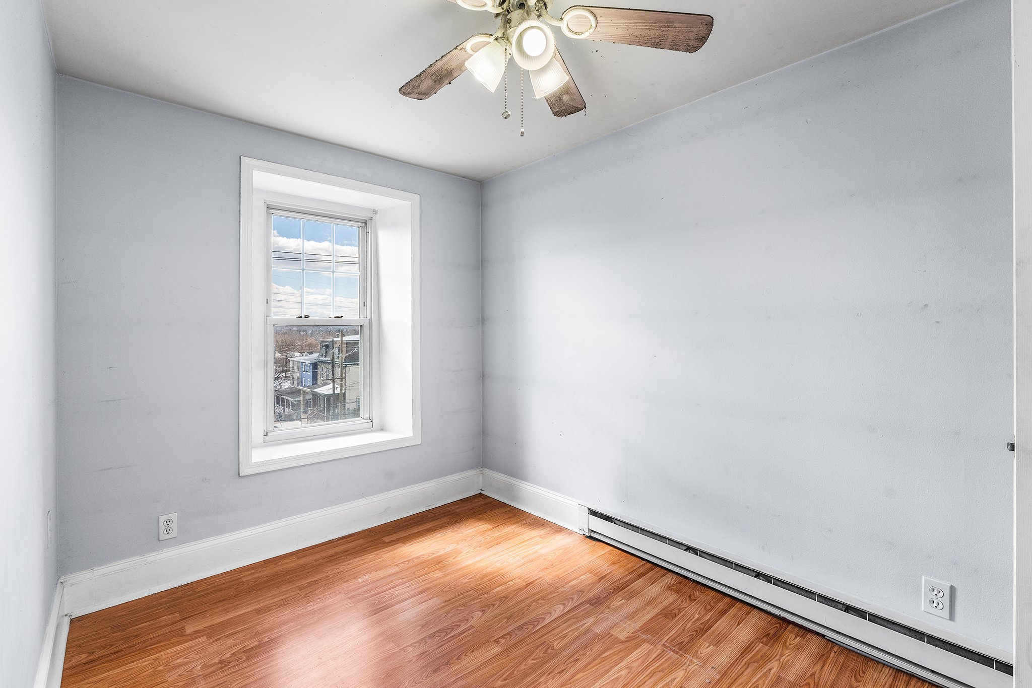 3349 Conrad St-12.jpg