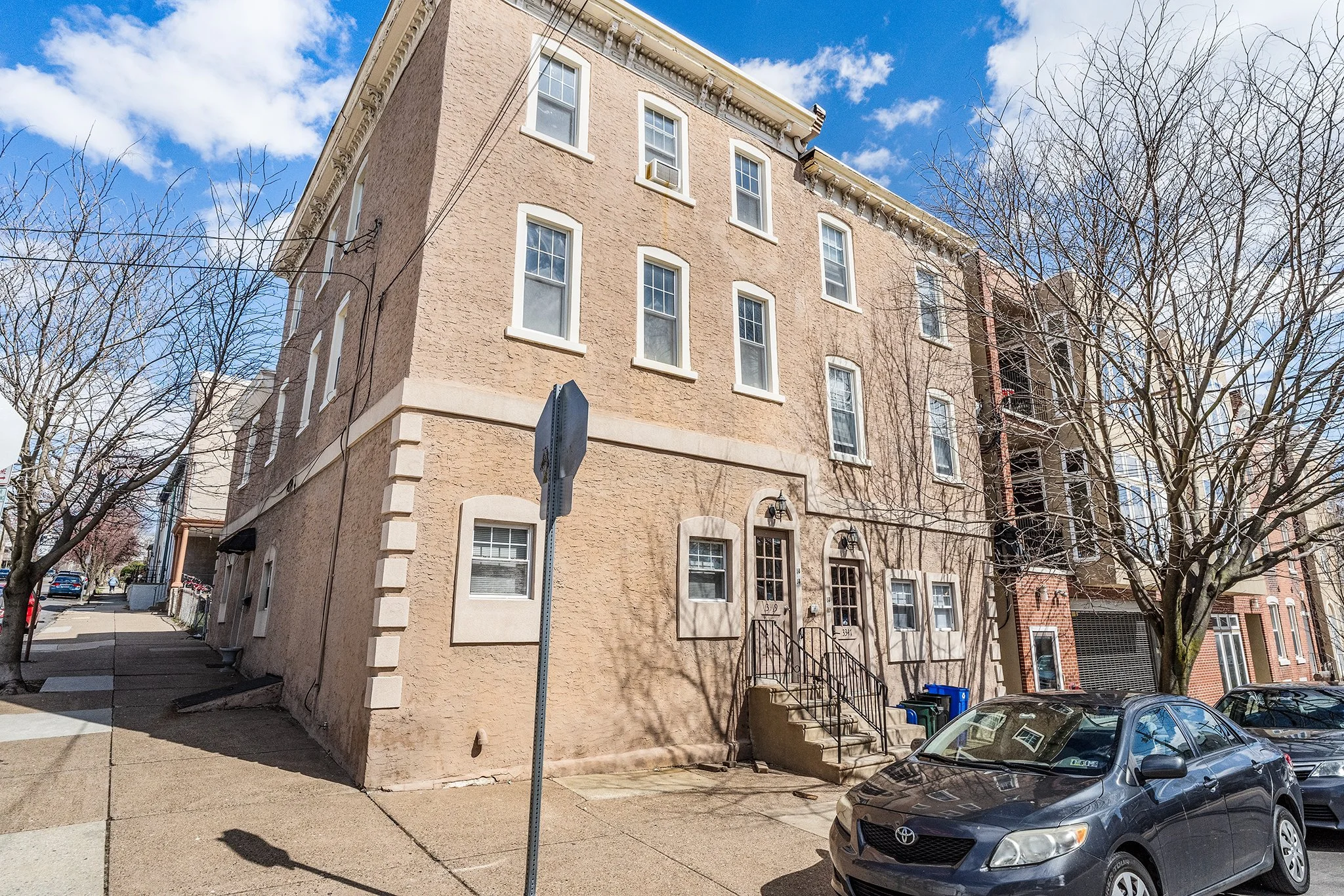 3349 Conrad St-03.jpg