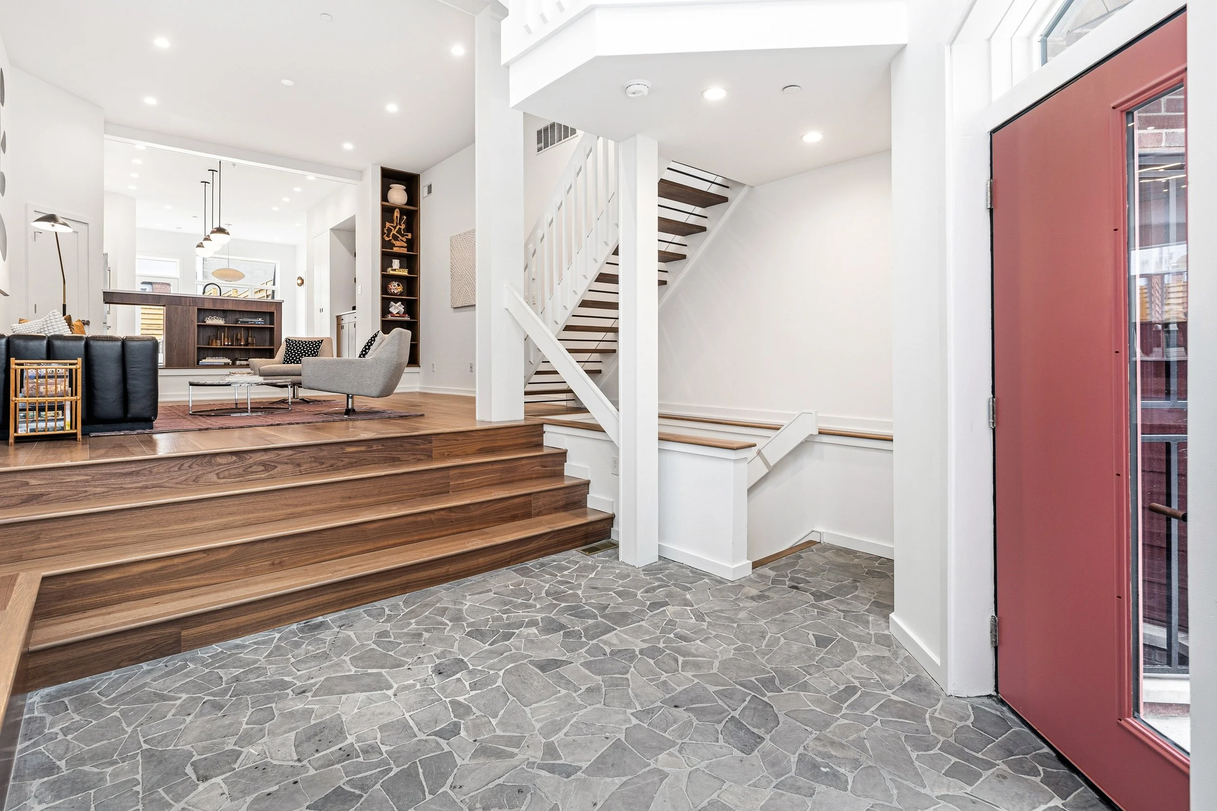 633 E Thompson St-Full-35.jpg