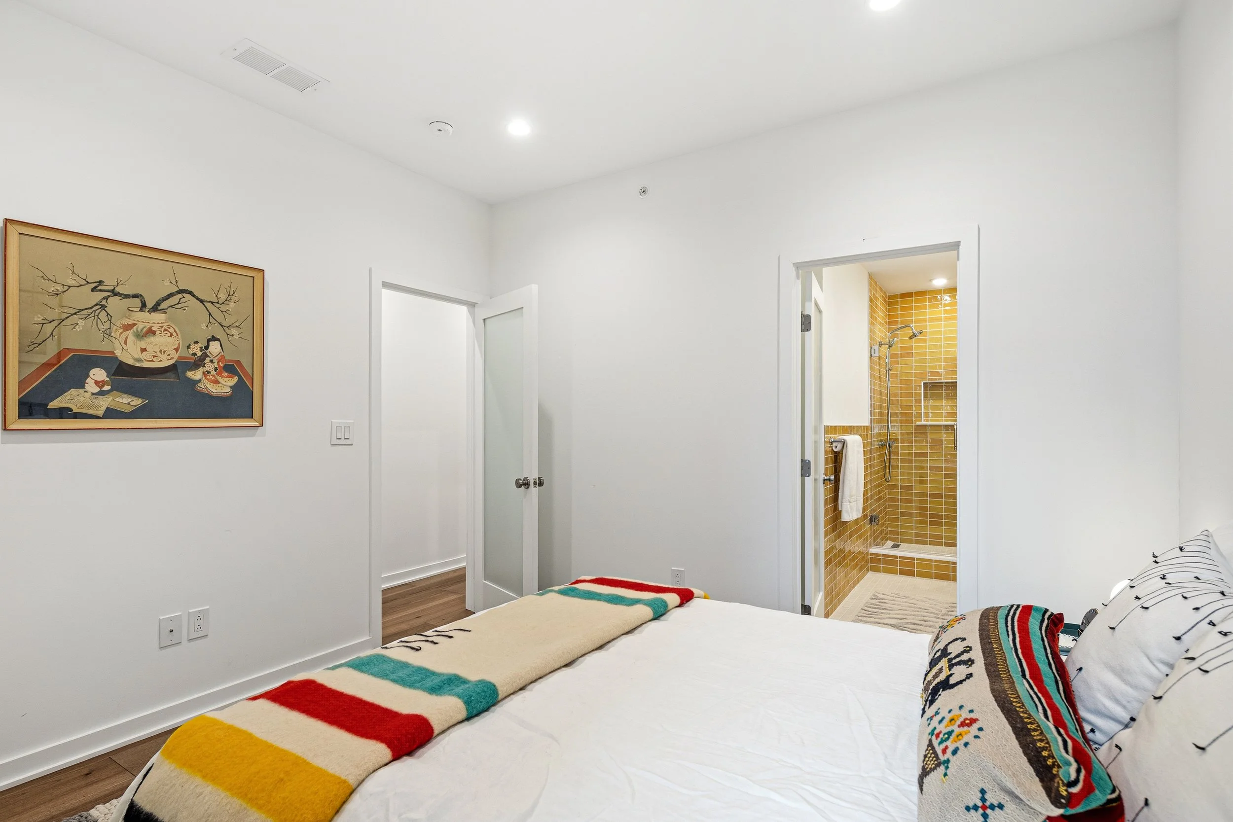 633 E Thompson St-Full-12.jpg