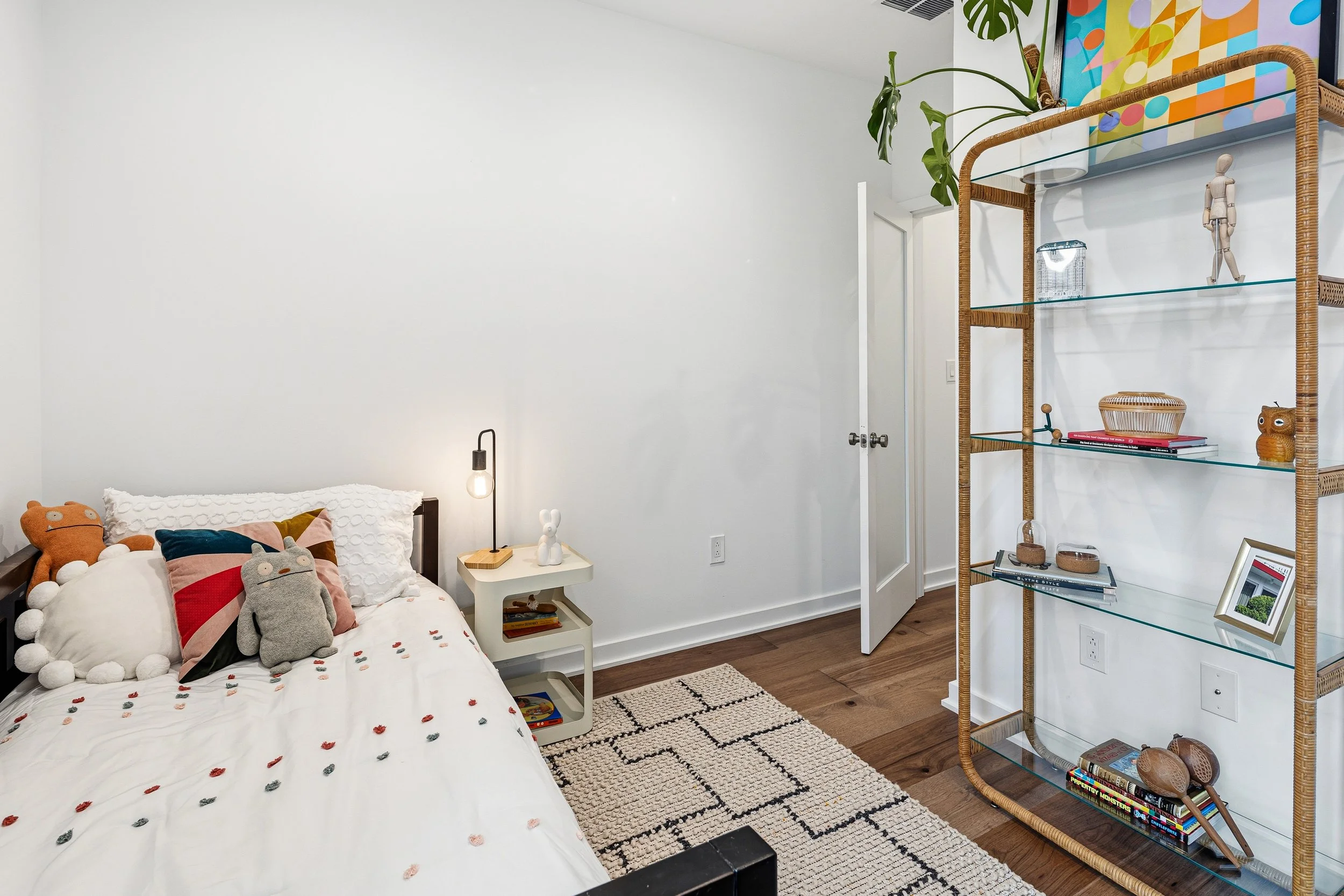 633 E Thompson St-Full-18.jpg