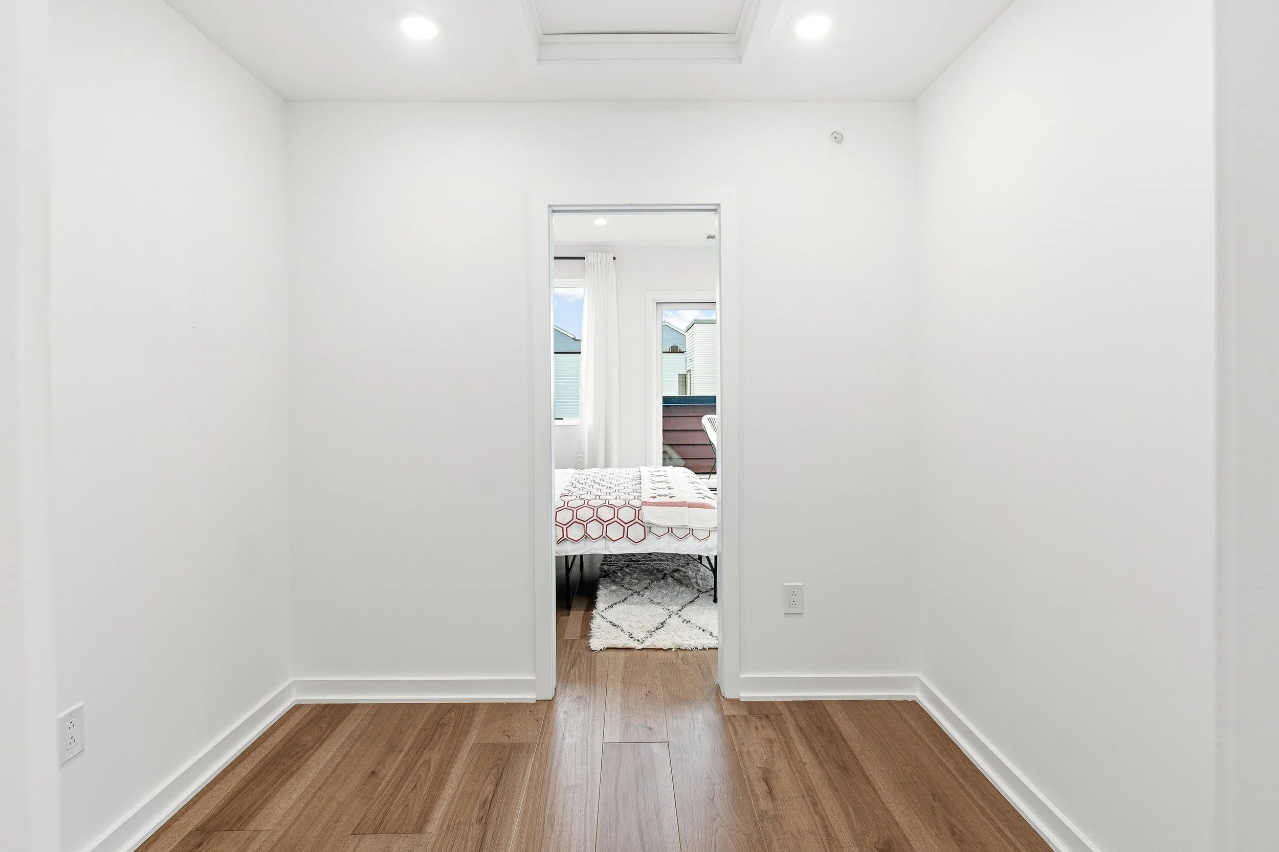 633 E Thompson St-Full-27.jpg