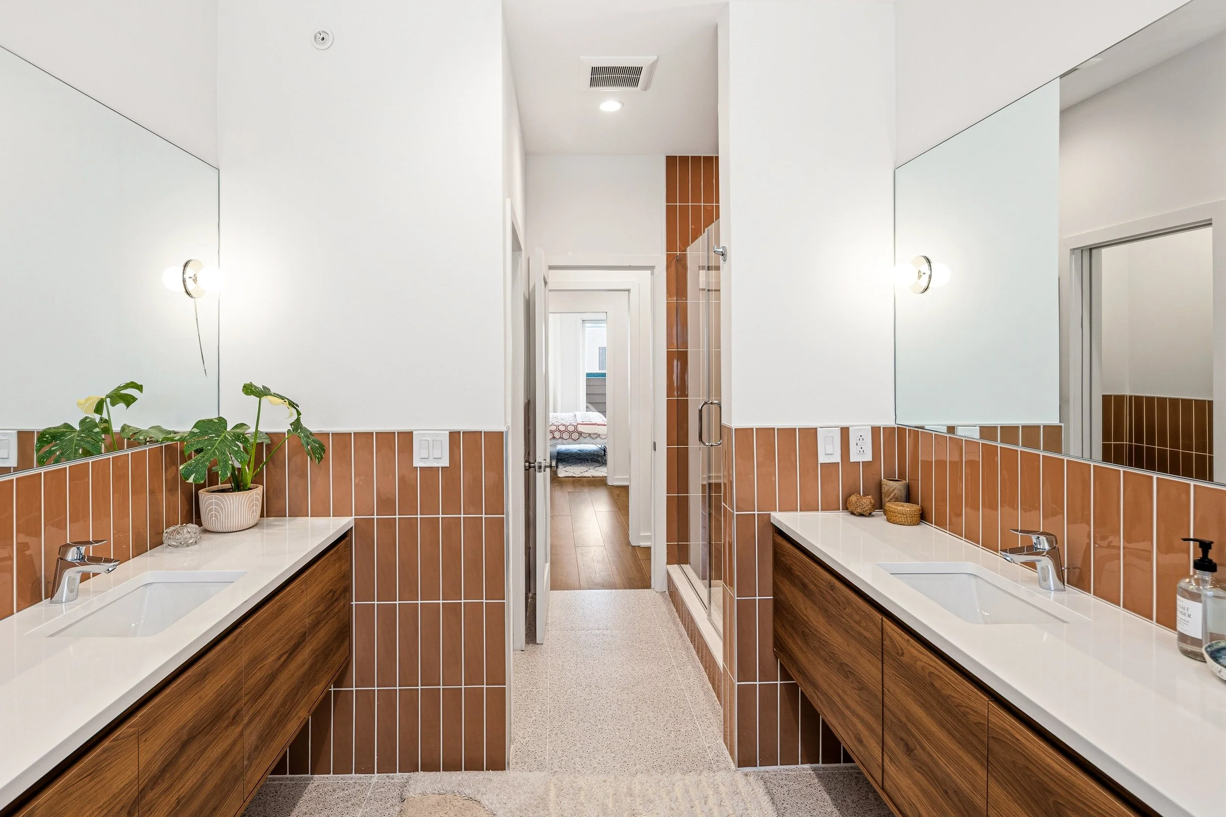 633 E Thompson St-Full-28.jpg