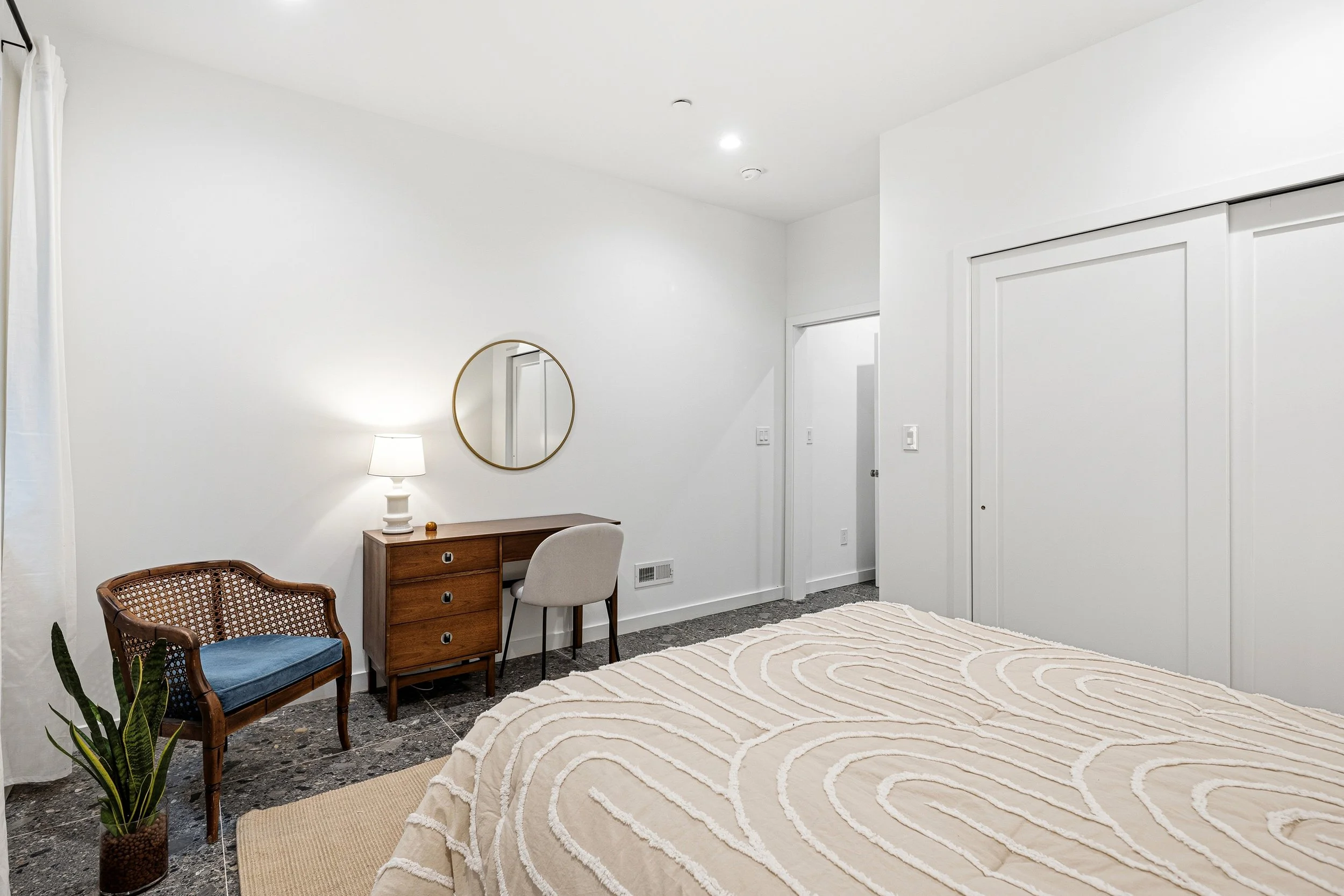 633 E Thompson St-Full-9.jpg