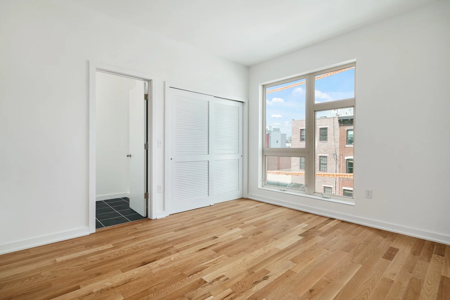 1918 E Cumberland St 2 Bedroom Unit Bedroom01.jpg