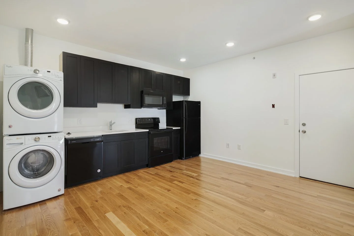 1918 E Cumberland St 2 Bedroom Unit Kitchen02.jpg