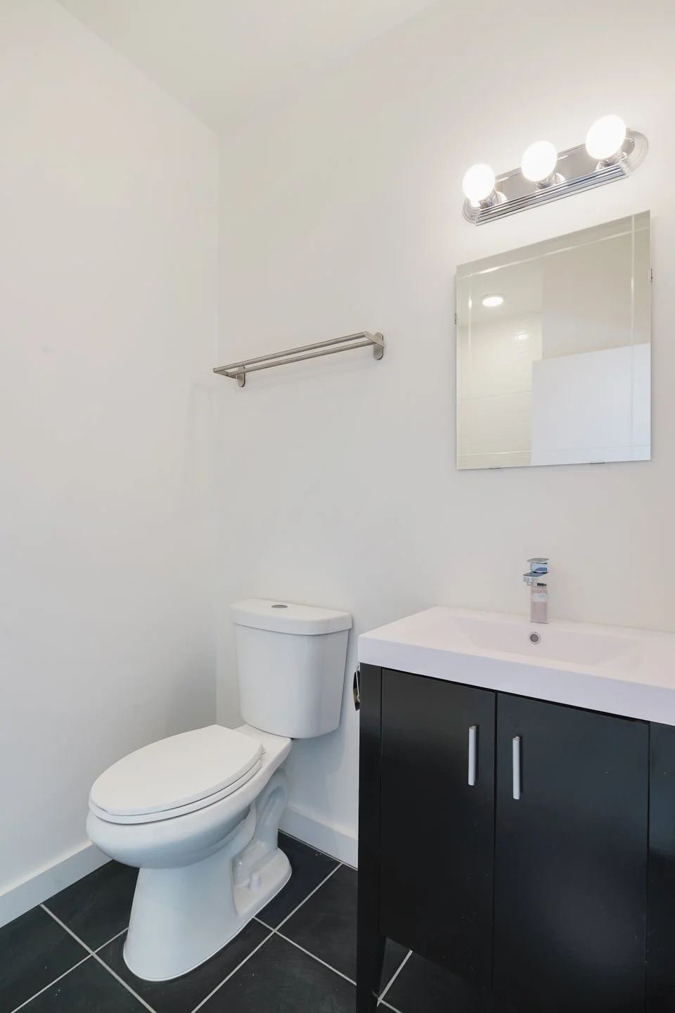1918 E Cumberland St Misc Bathroom02.jpg