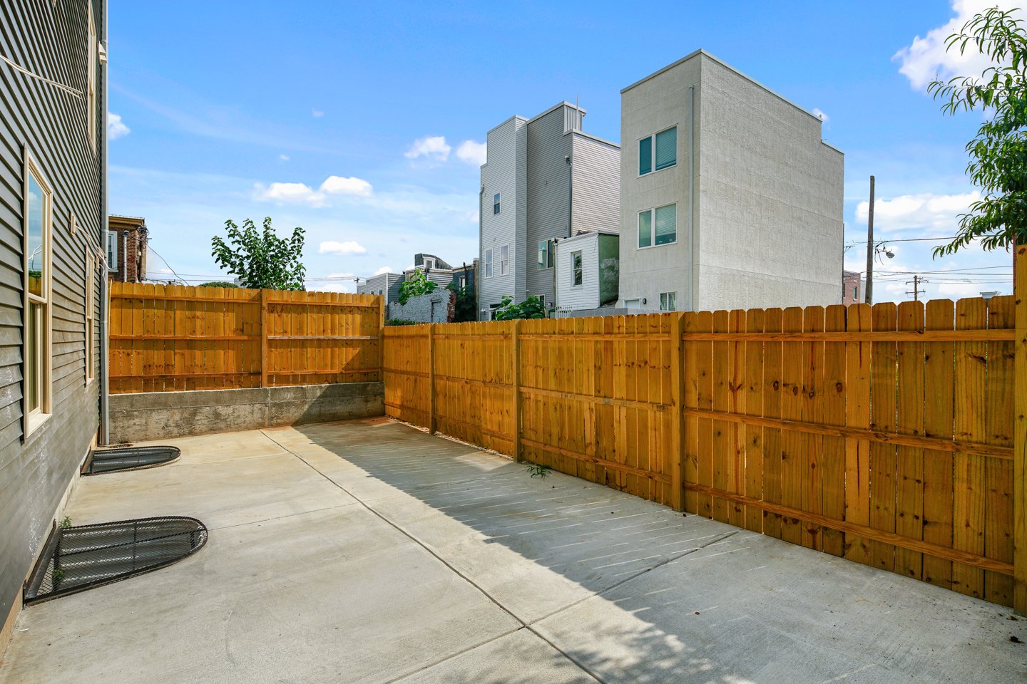 1918 E Cumberland St Rear Exterior01.jpg