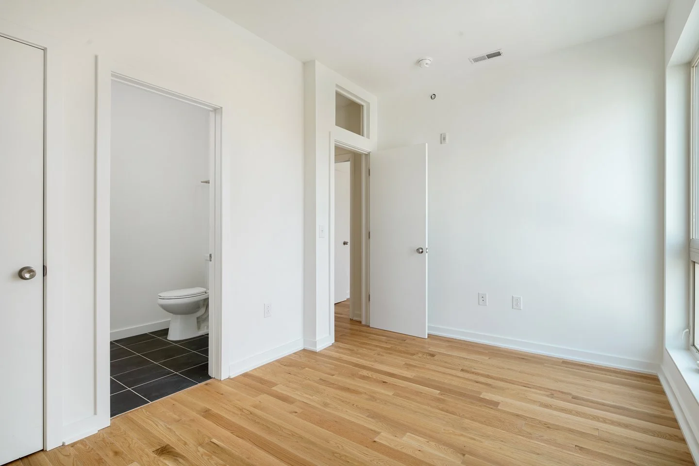 1918 E Cumberland St 2 Bedroom Unit Bedroom03.jpg