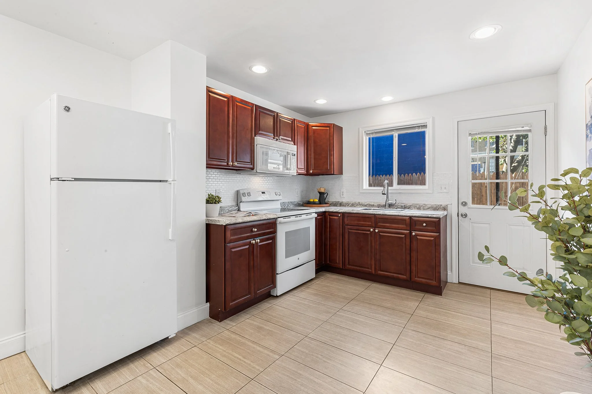 621 E Flora St. Philadelphia PA-11.jpg