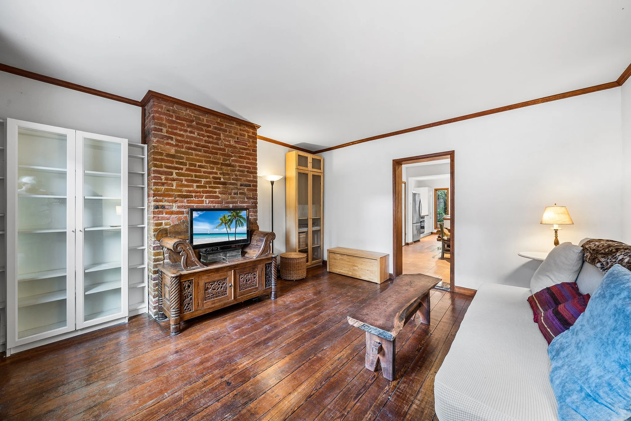 ✨JUST LISTED✨ A unique home in the most perfect way. First it's a great location. Tucked away on a pretty Northern Liberty street- @cafelamaude and @honeyssitneat is a five min walk away. Then comes the warmth and character. When you step inside you'