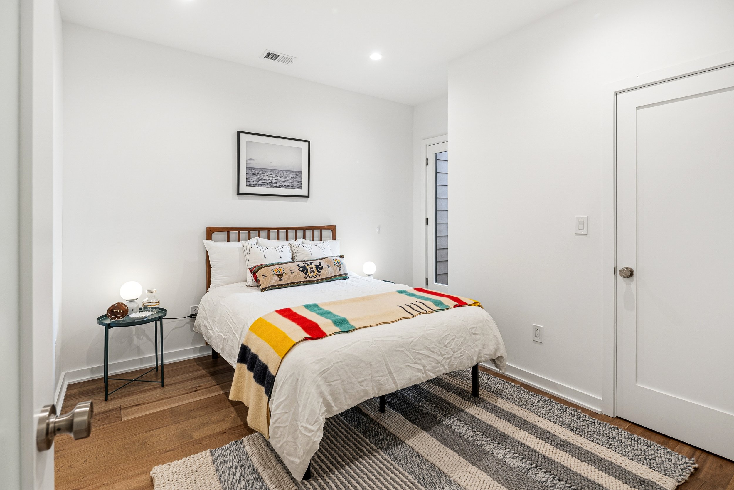 633 E Thompson St-Full-29.jpg
