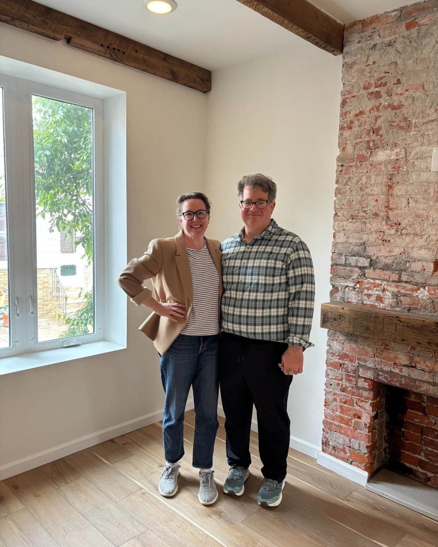 Happy 2 week Anniversary to PHG agent @rachelfrancesshaw 's clients Doug and Emily. They were referred by a past client (thank you!). One house is all it took to fall in love. It was a multiple bid situation but Rachel negotiated and put together the