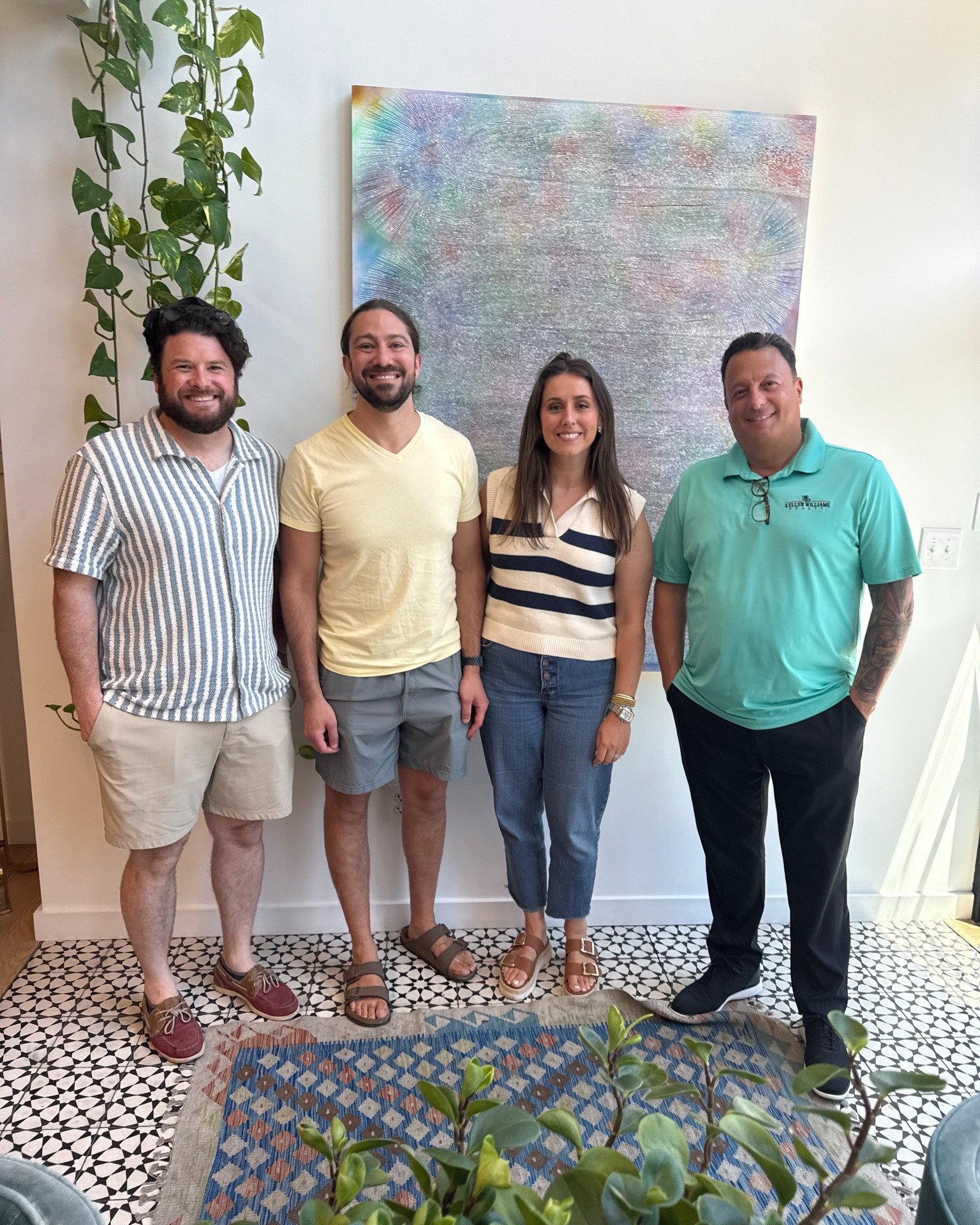 Congrats Maura and Wally! They were renting in Fairmount and felt like switching up neighborhoods once they started the house hunt. They searched with PHG agent @pathatphilly and about 20ish homes they finally found one that checked the boxes! 

🐾Ro