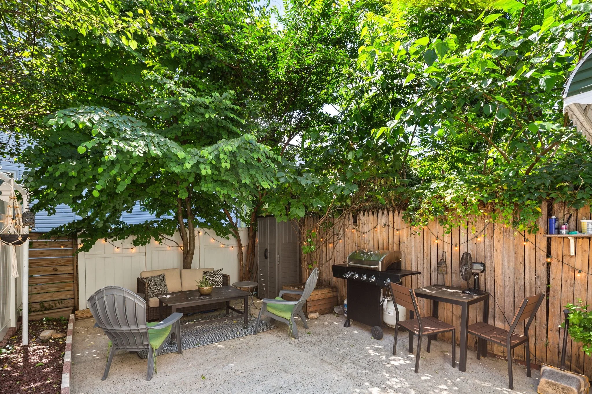 10_625 E Woodlawn St-Exterior-10.jpg