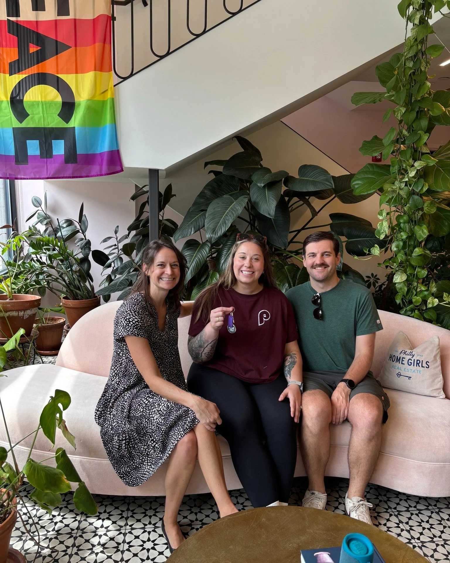 Michelle and Tim bought a house in Norris Square! Not what the plan started as- we love when things take a fun turn! Michelle, Tim and PHG agent @rachelfrancesshaw started the house hunt looking at reno's in West Philly and they just weren't finding 