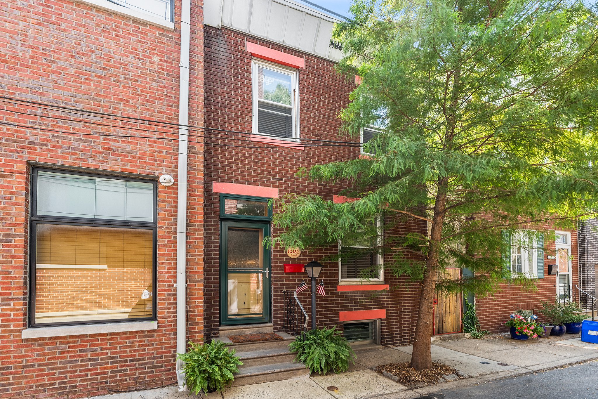 1245 E Colona Street-01.jpg